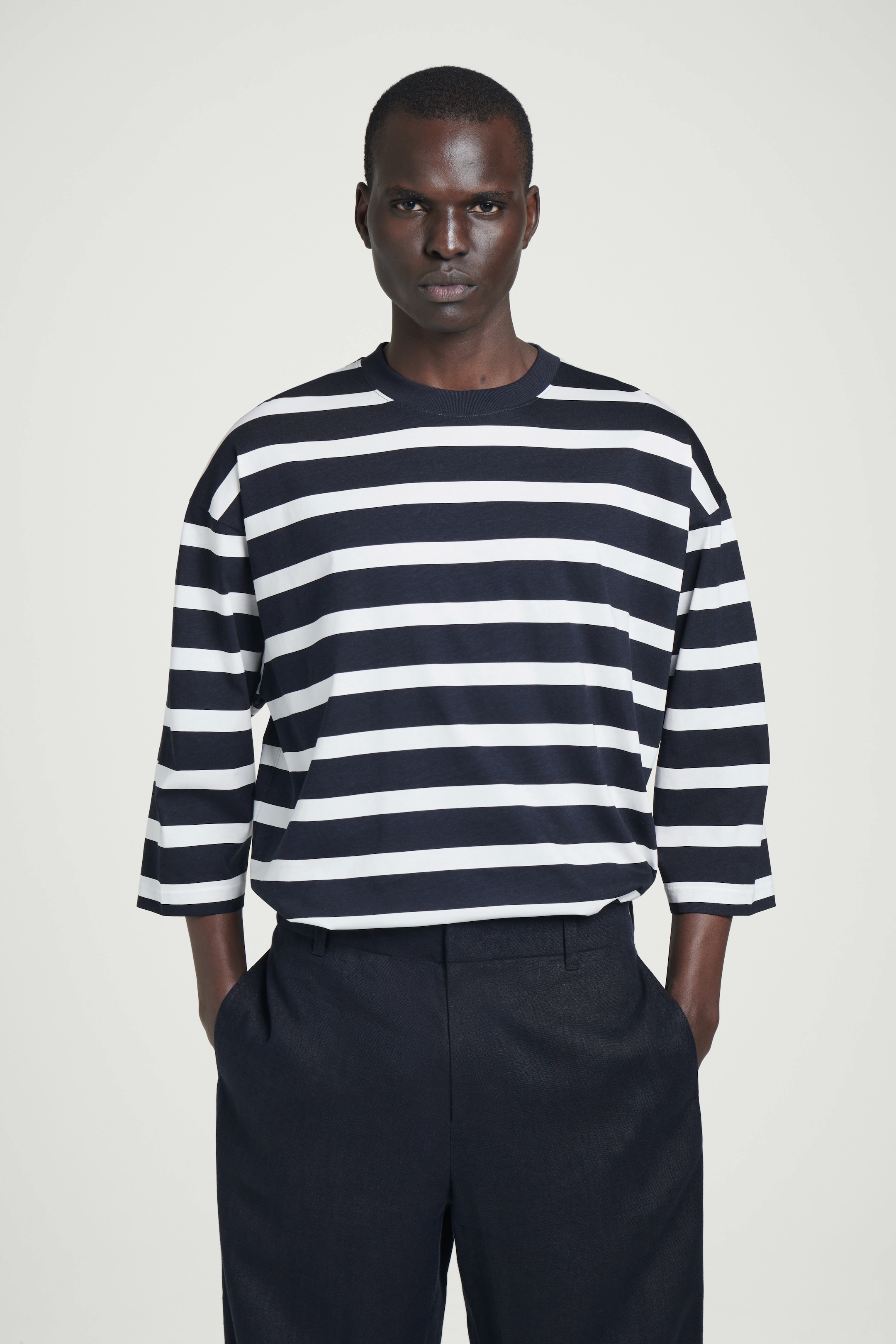 View larger image: OVERSIZED 3/4 SLEEVE T-SHIRT - NAVY / WHITE / STRIPED - Men | H&M GB 1