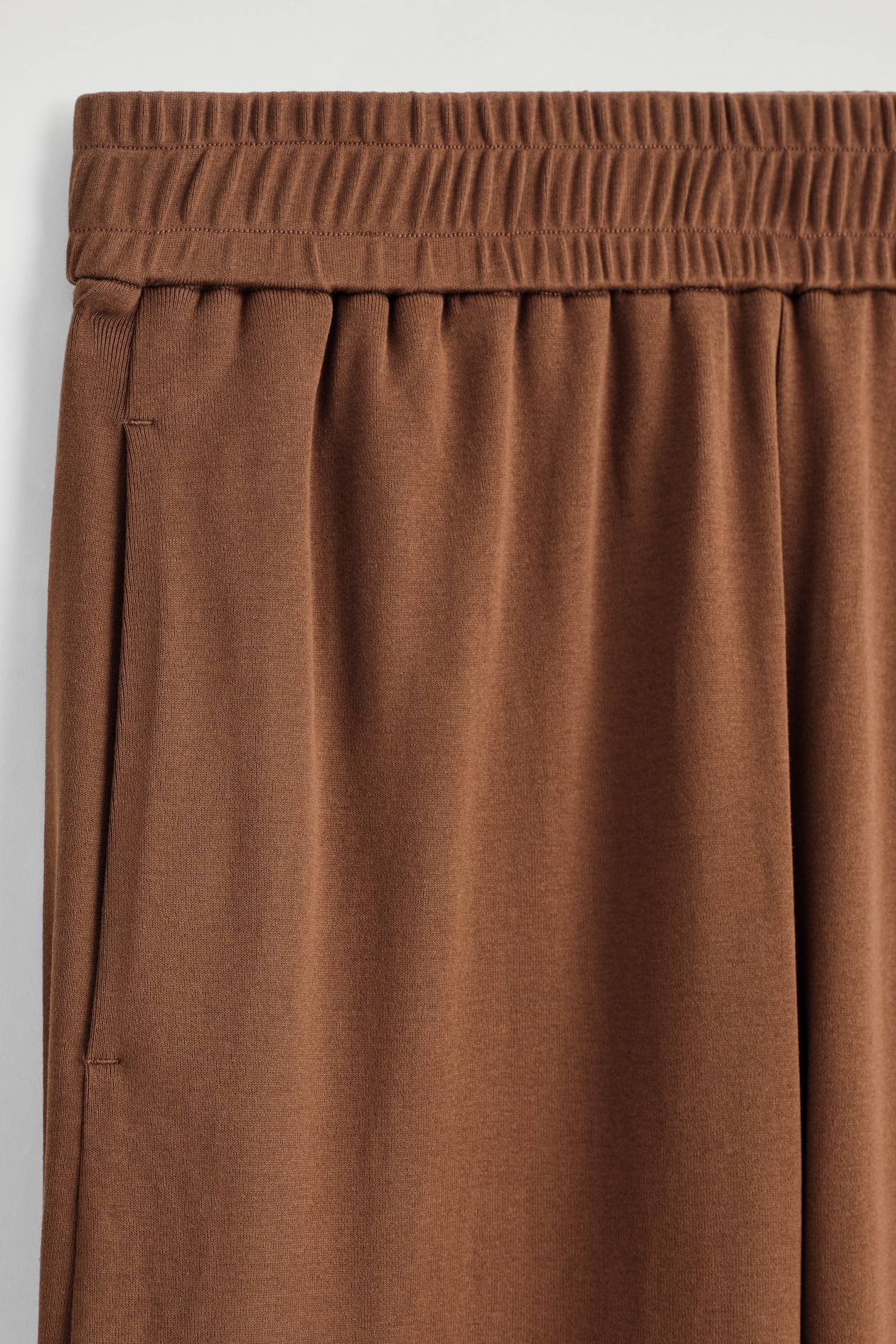FLUID JERSEY JOGGERS — BROWN