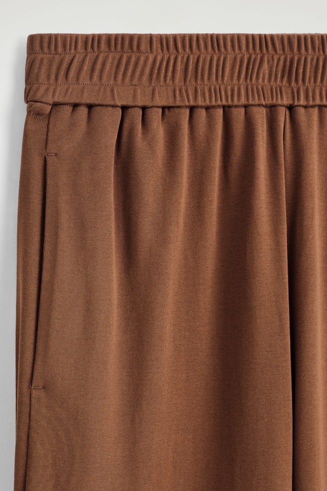FLUID JERSEY JOGGERS — BROWN