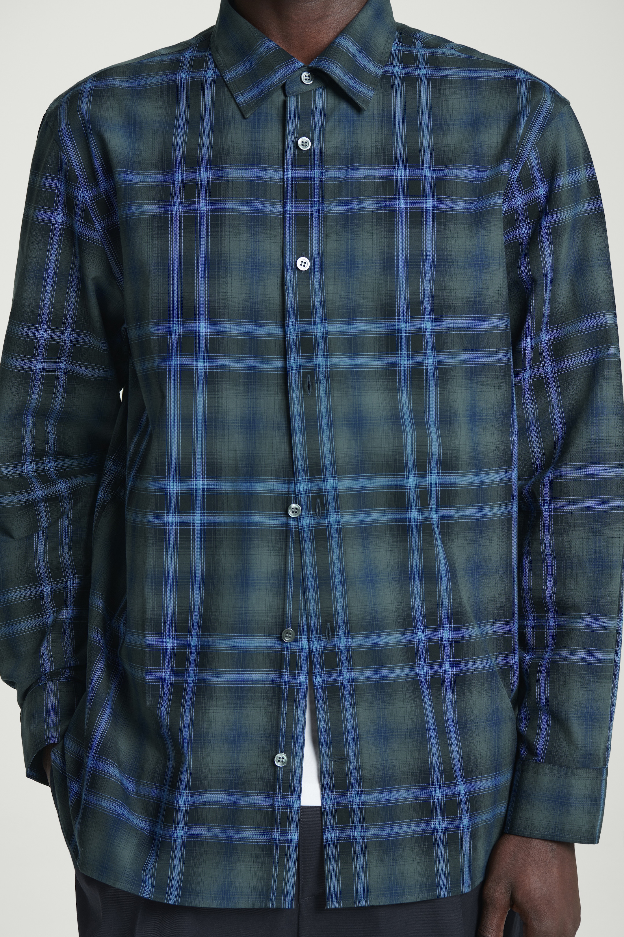 Ingrandisci l'immagine: RELAXED CHECKED COTTON SHIRT - NAVY / CHECKED - UOMO | H&M CH 6