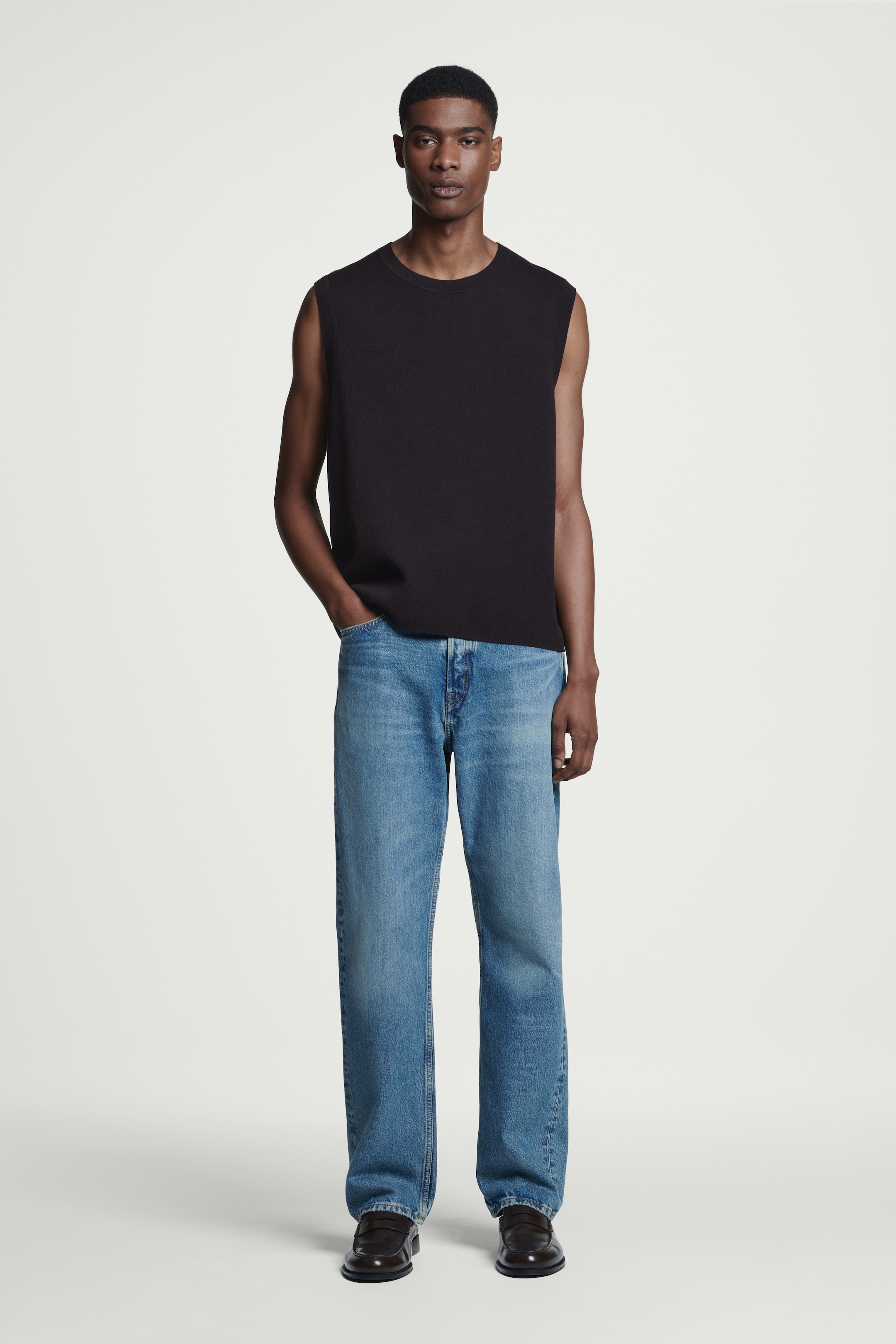 Visa större bild: DUBBELSIDIGT STICKAT LINNE - MARINBLÅ - HERR | H&M SE 2