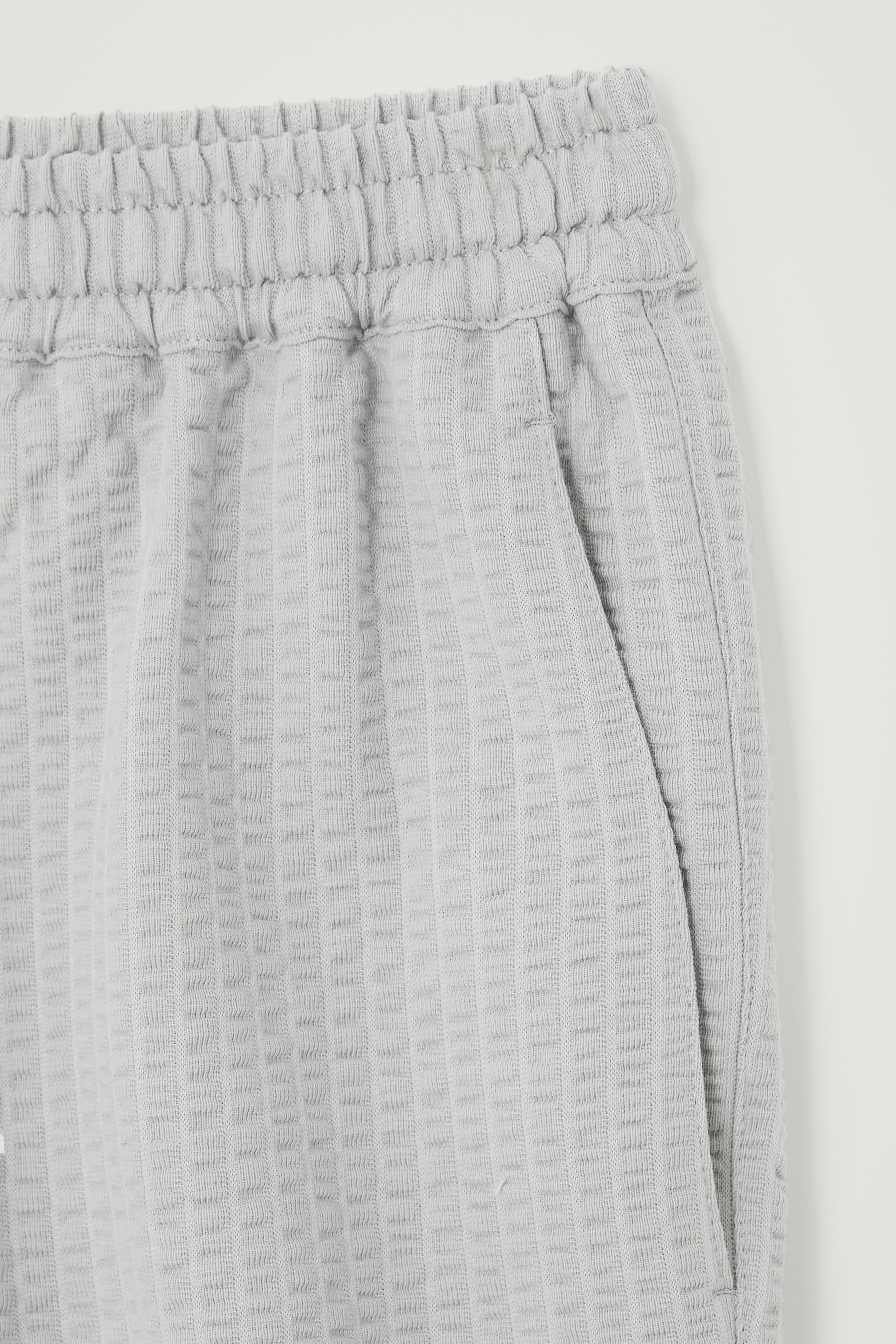 View larger image: SEERSUCKER ELASTICATED SHORTS - GREY - Men | H&M GB 2
