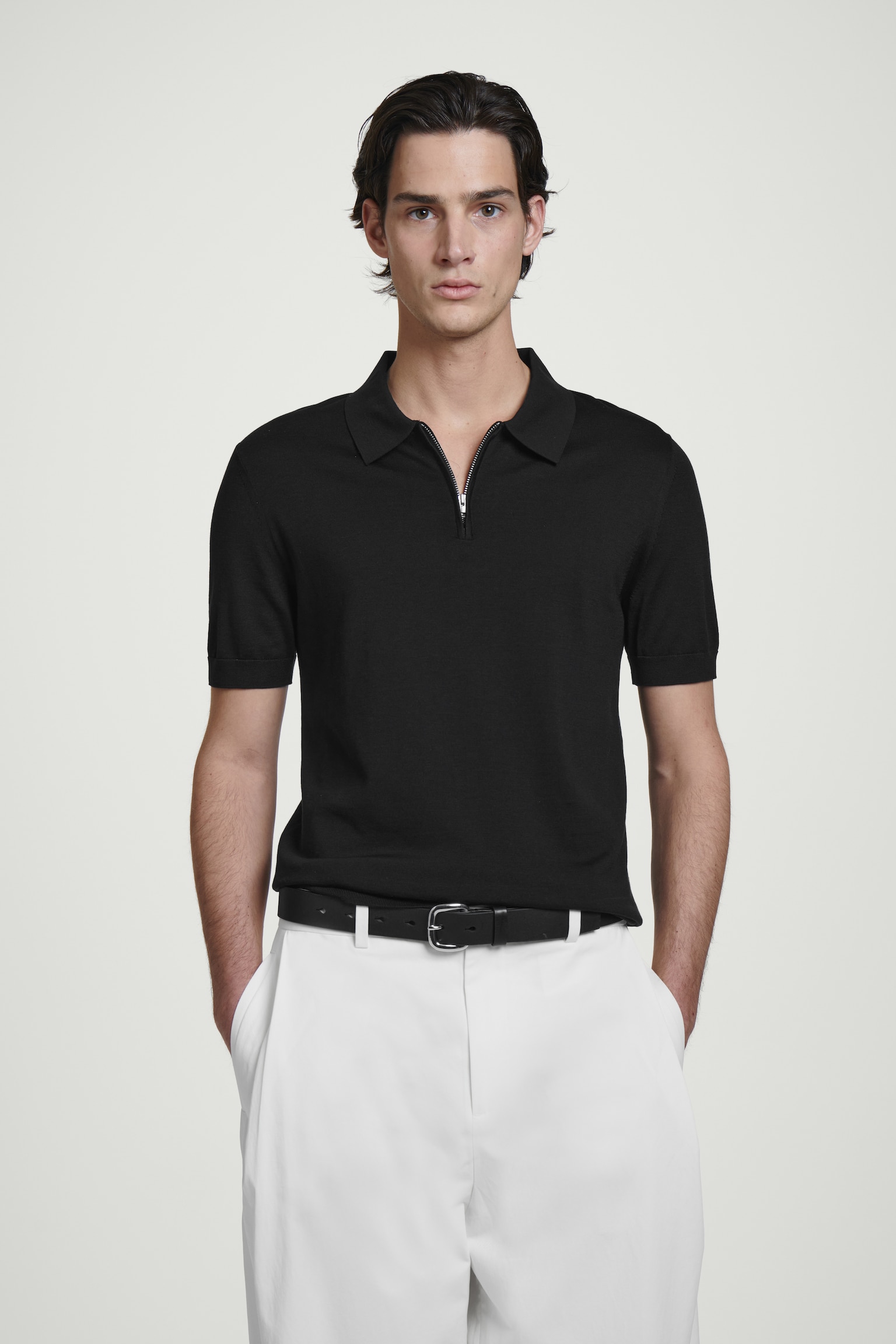 SCHMALES POLOSHIRT AUS SEIDE MIT REISSVERSCHLUSS - SCHWARZ/BRAUN