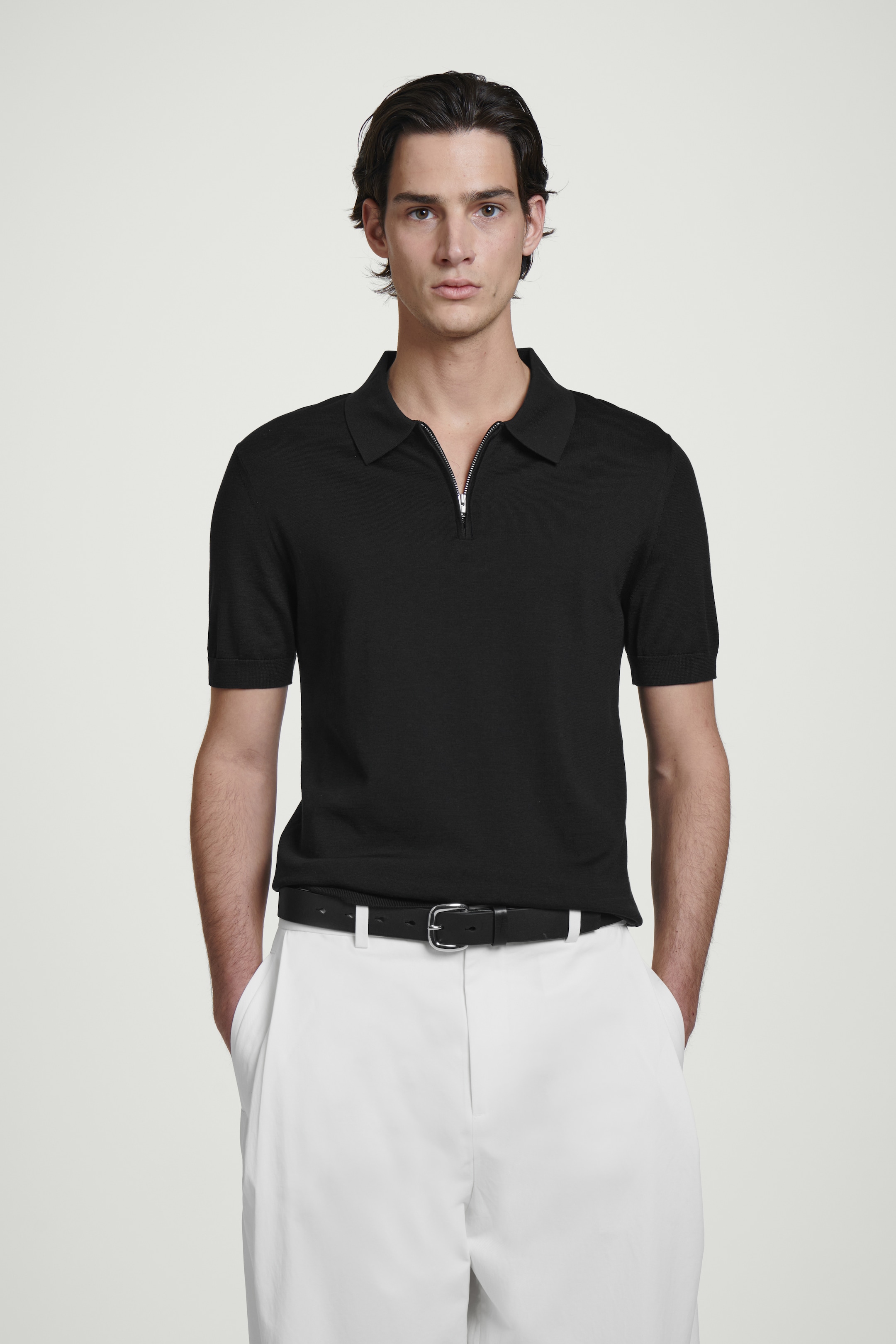 Ingrandisci l'immagine: SLIM KNITTED SILK ZIP-UP POLO SHIRT - BLACK - UOMO | H&M CH 1