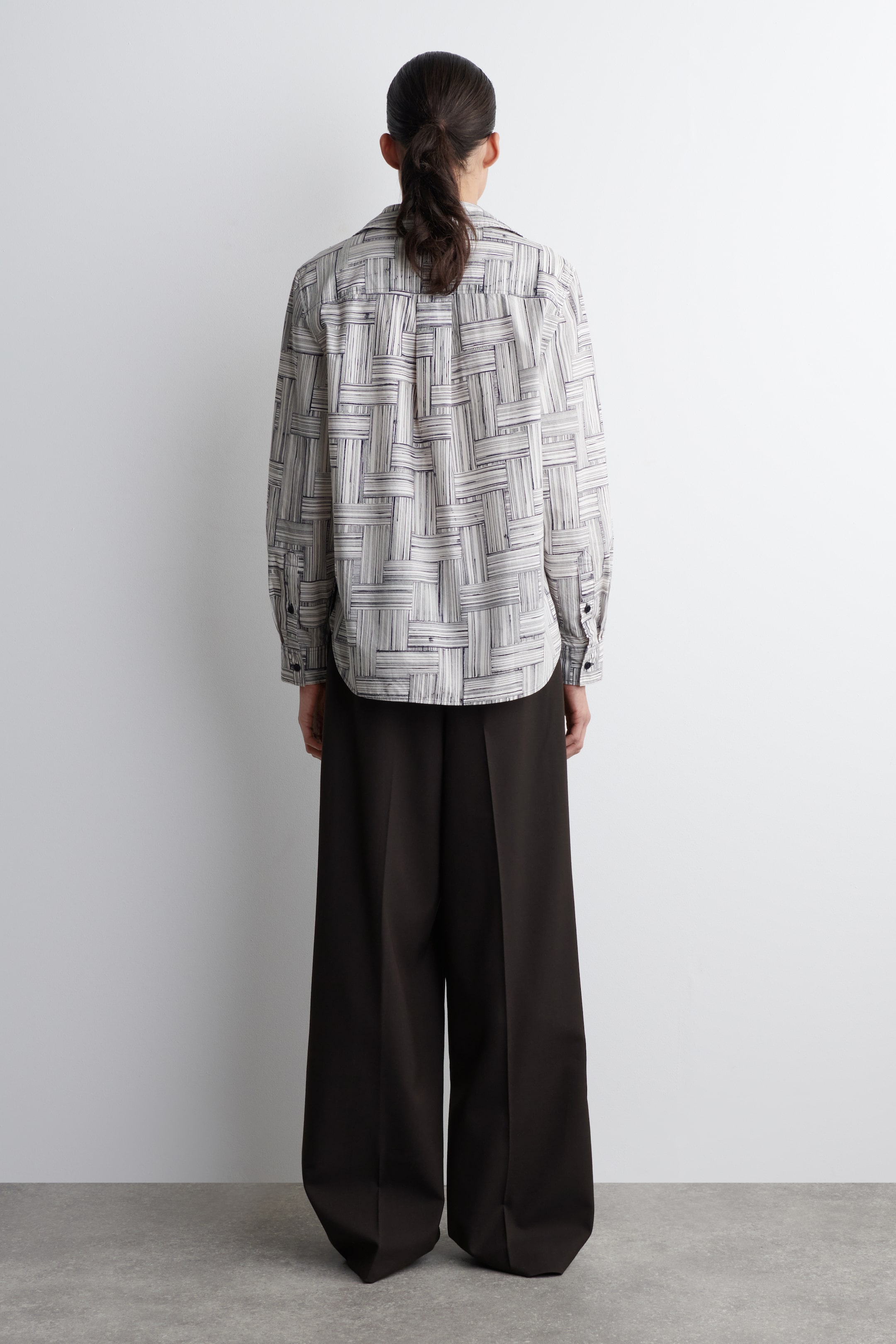 Se større billede: PRINTET BOMULDSKJORTE - ECRU / MARINEBLÅ / PRINT - DAME | H&M DK 5