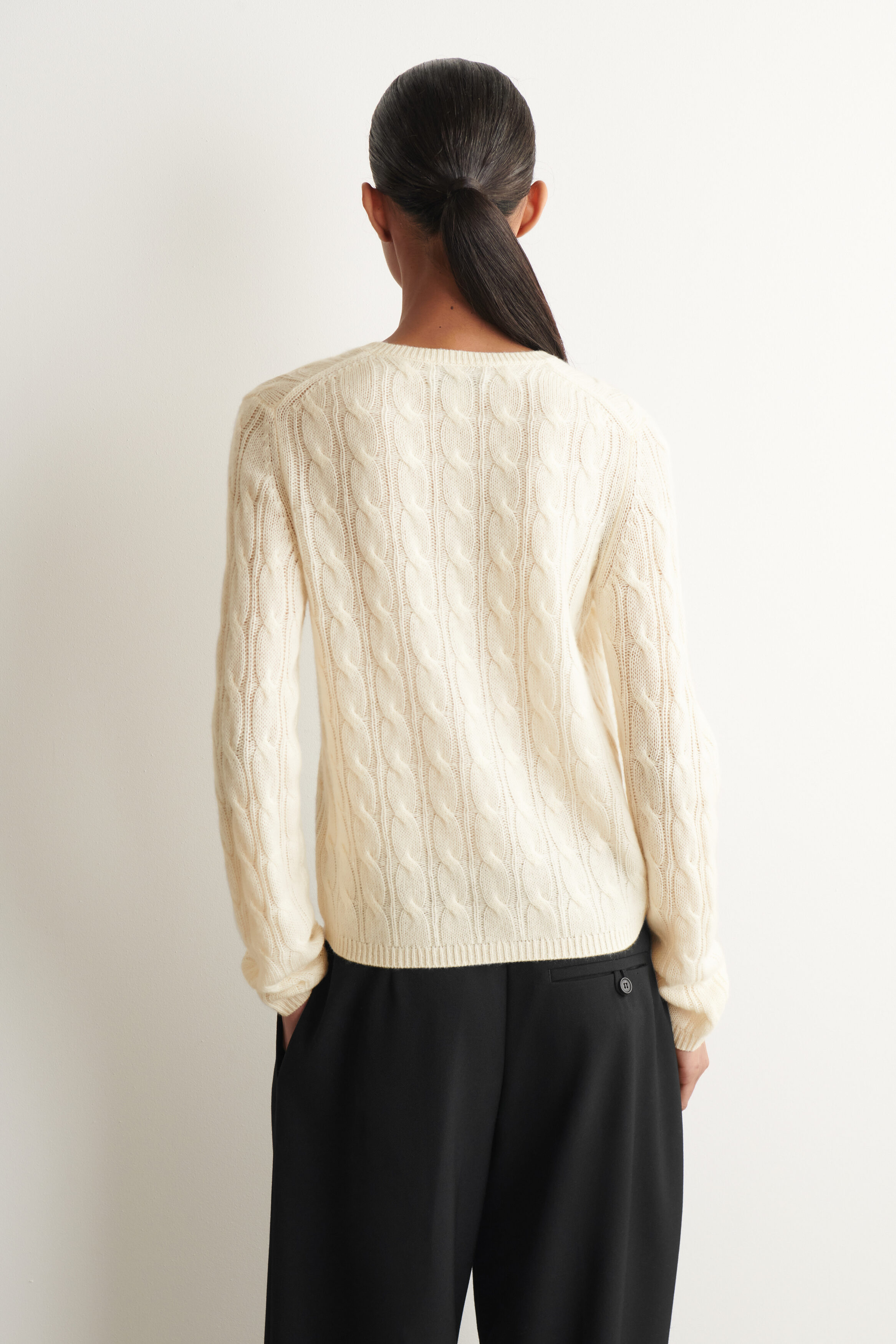CABLE-KNIT CASHMERE CARDIGAN - thumbnail 10