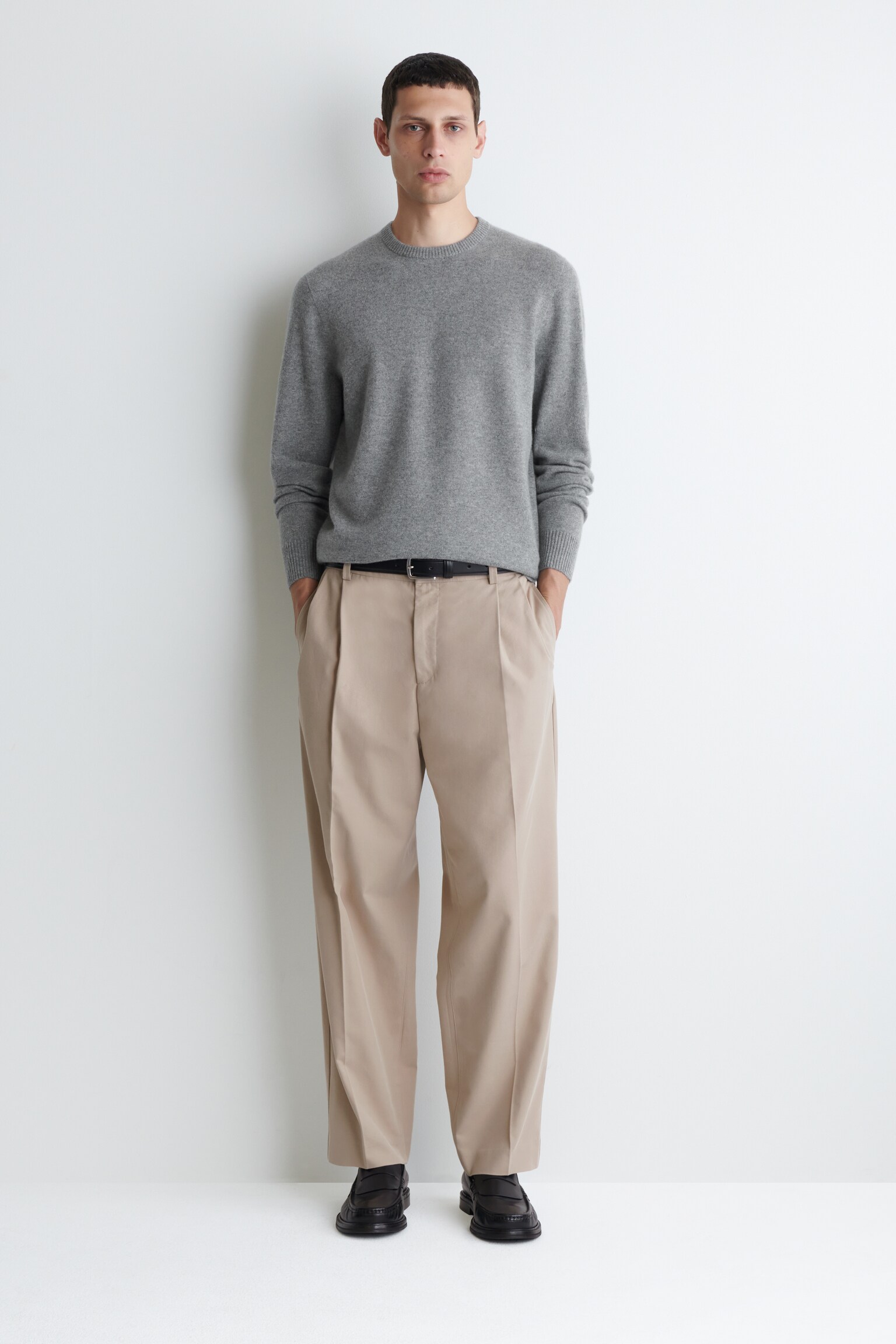JERSEY DE CASHMERE CON CUELLO REDONDO - GRIS - 5