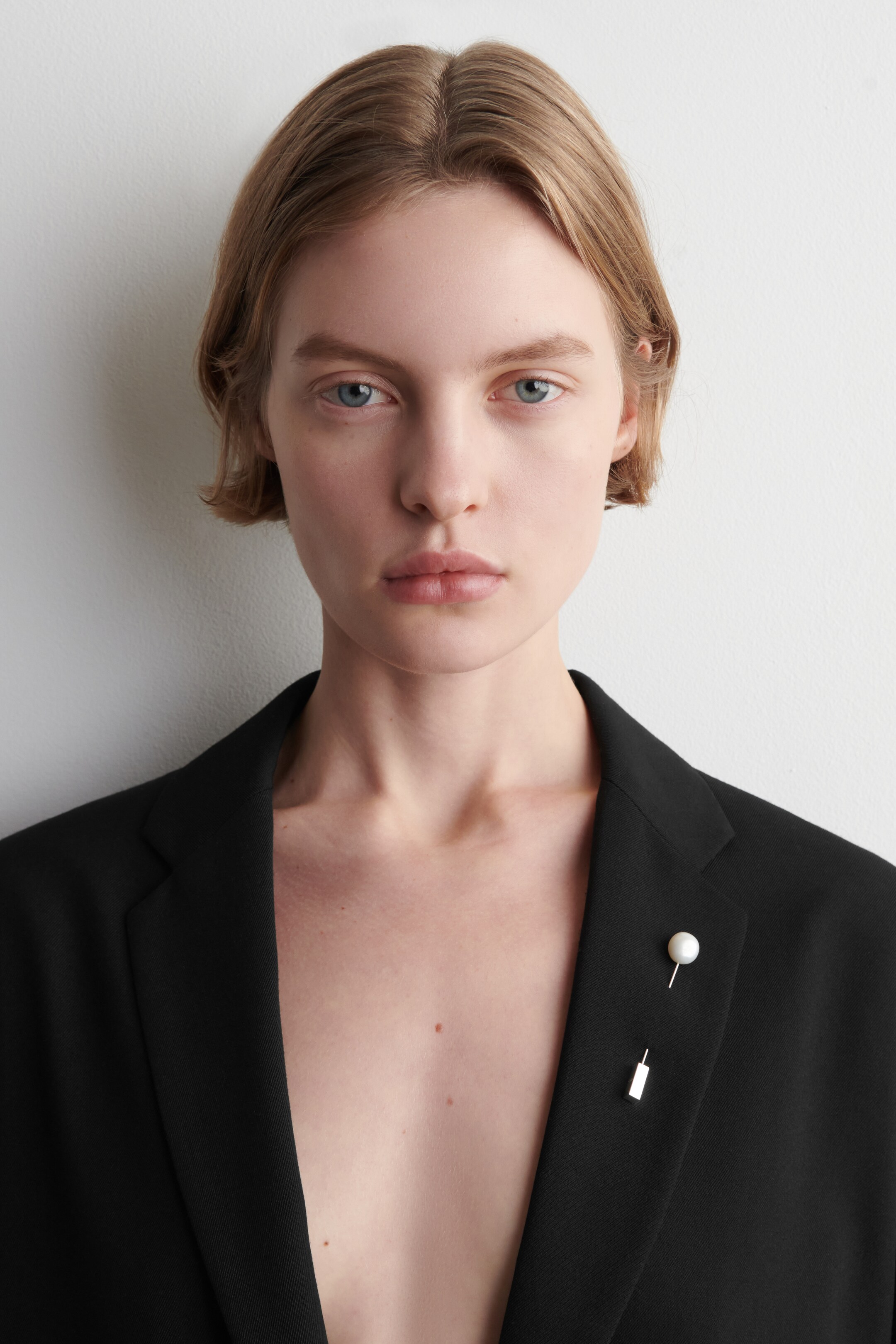 Visa större bild: BROSCH MED SÖTVATTENSPÄRLA - SILVER - DAM | H&M SE 1