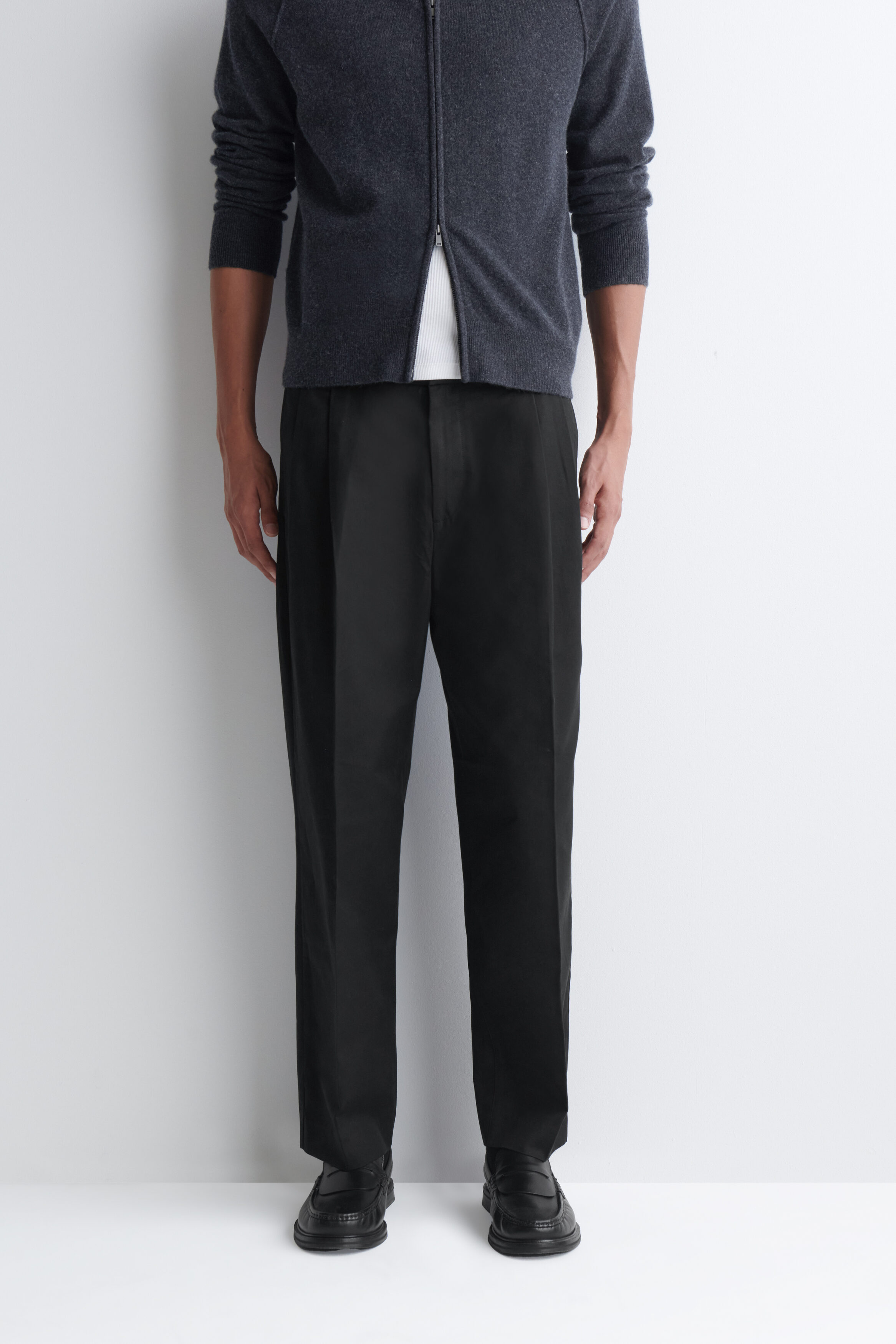 PLEATED RELAXED-FIT TAPERED PANTS - thumbnail 8