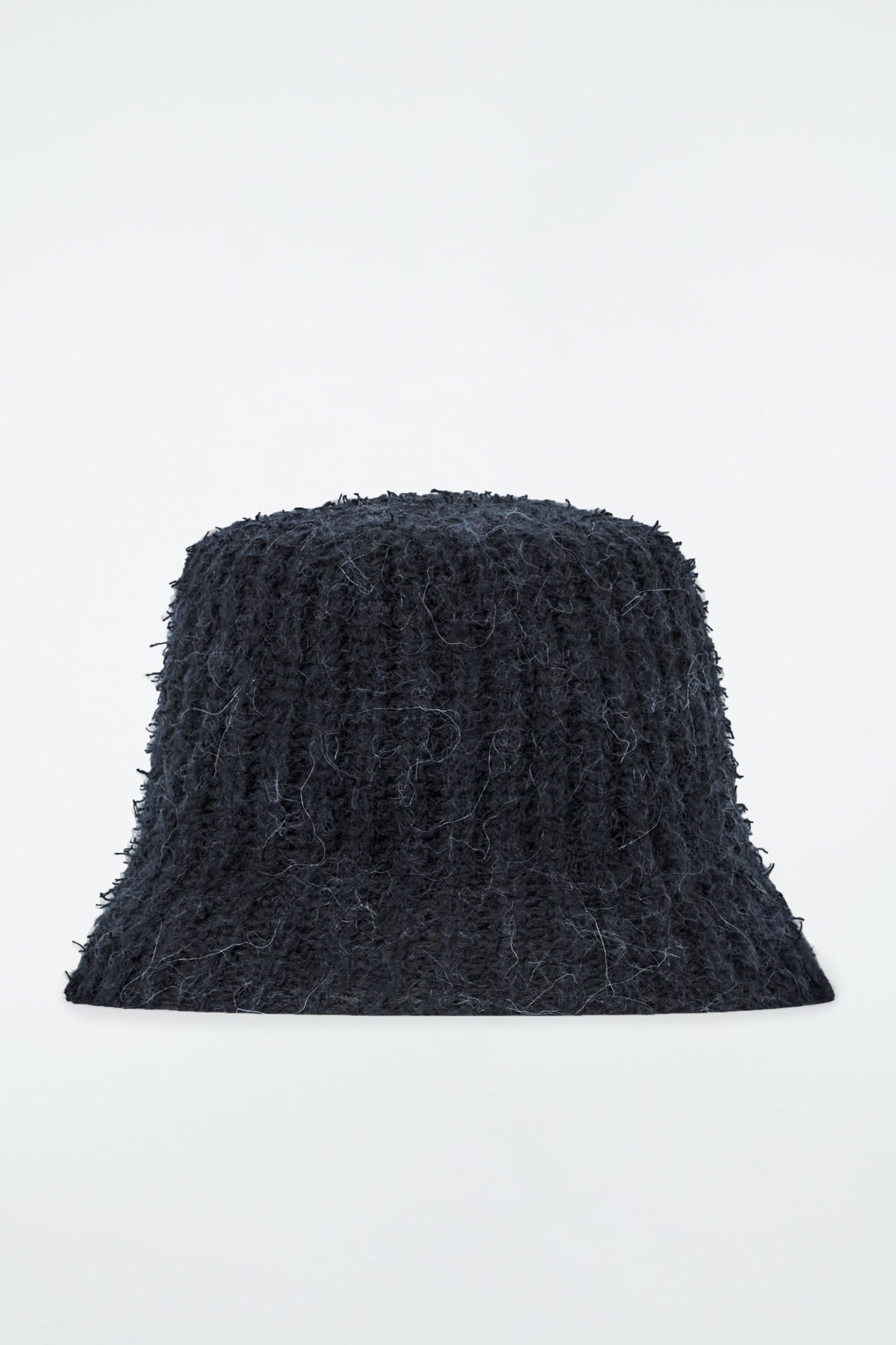 TEXTURED BUCKET HAT