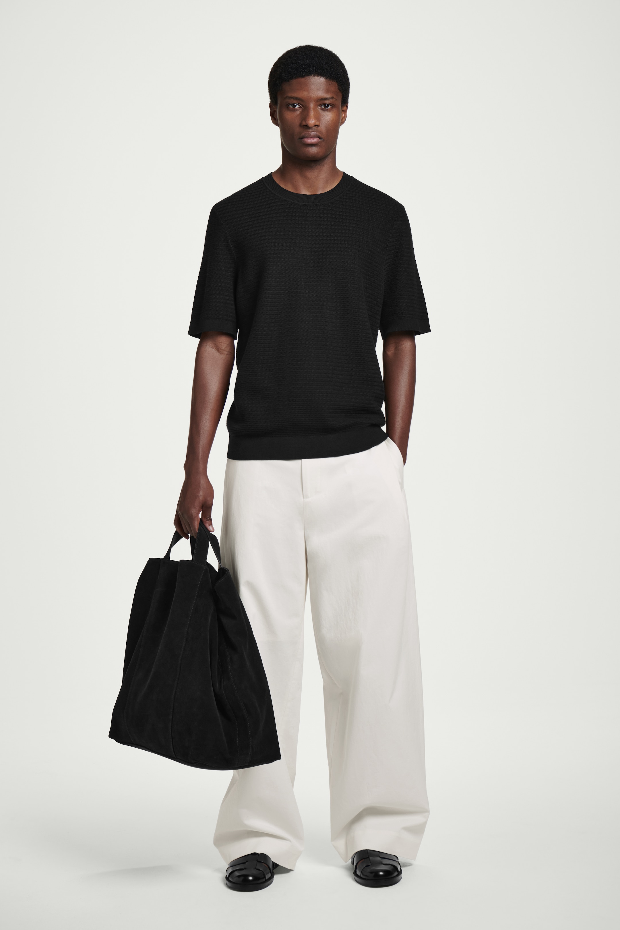 Größeres Bild anzeigen: STRUKTURIERTES T-SHIRT AUS BAUMWOLLE - SCHWARZ - Men | H&M AT 2