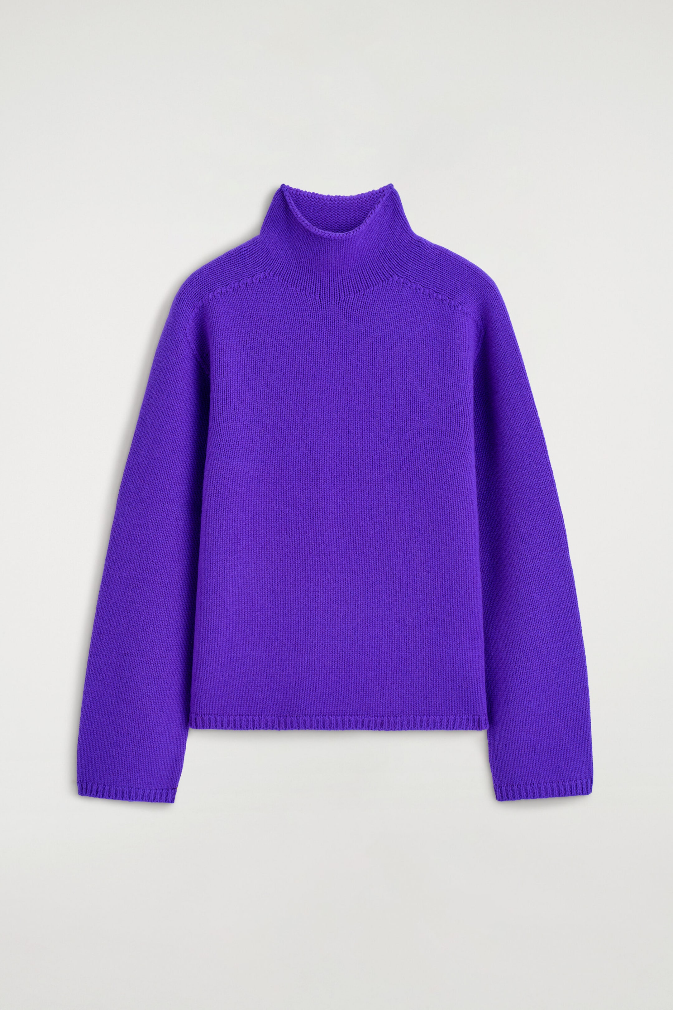 ROUNDED CASHMERE TURTLENECK SWEATER