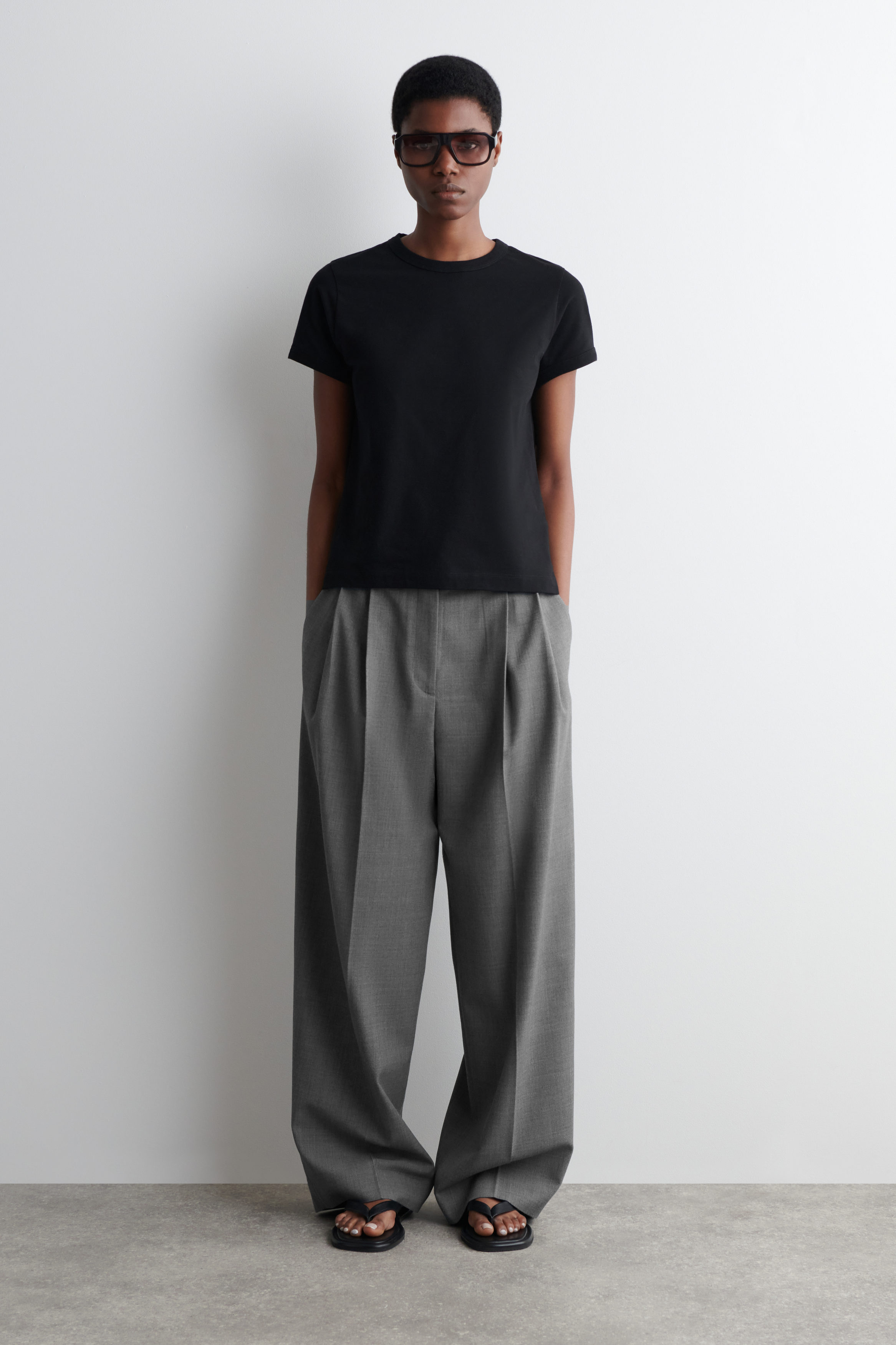 SHRUNKEN RINGER T-SHIRT - BLACK | COS