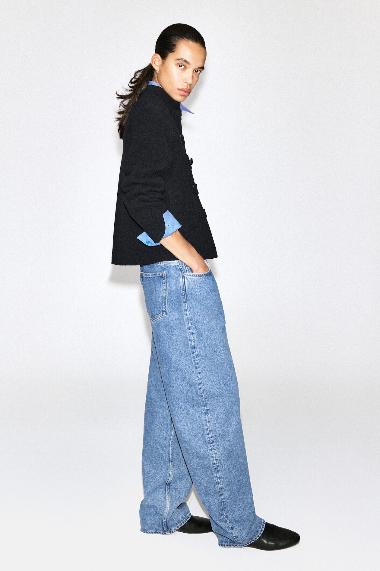 INLET CURVED-LEG JEANS — BLUE