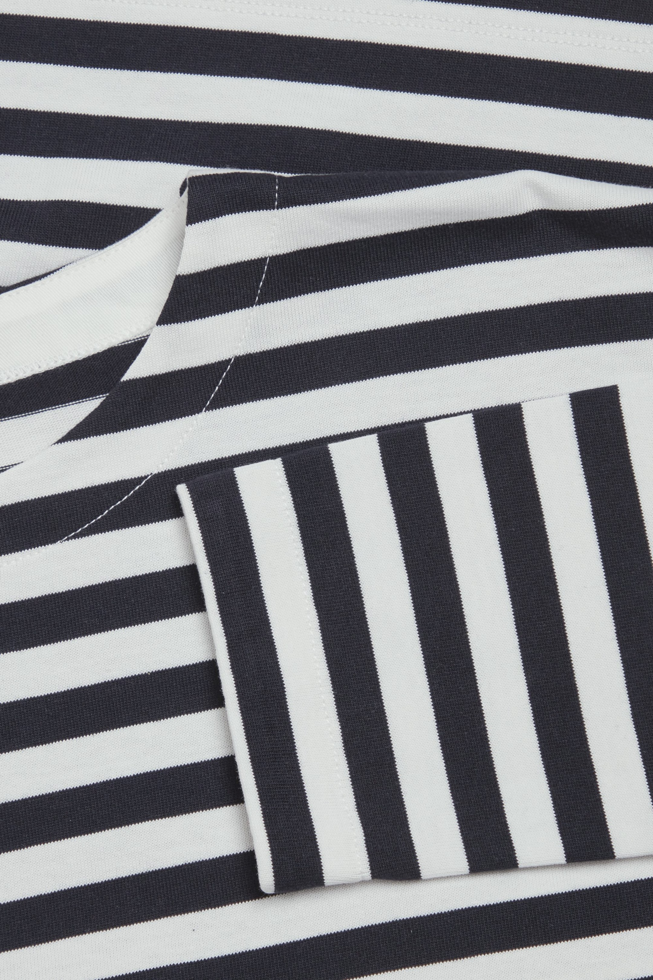 StillMedia/DescriptiveDetail