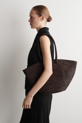 HAND-WOVEN MARKET TOTE - STRAW — BROWN 2