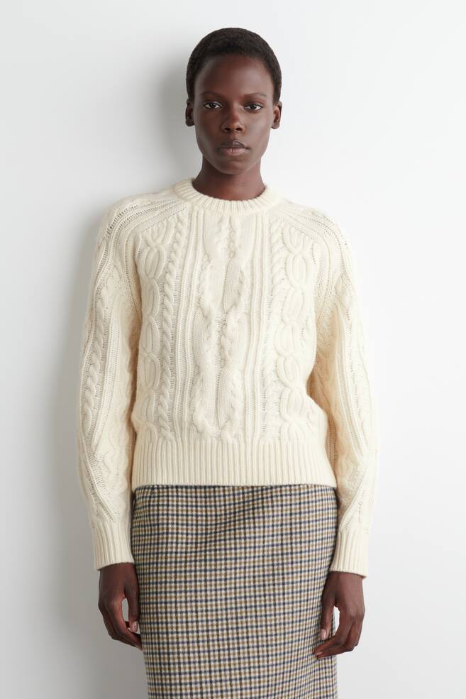 PULL EN MAILLE DE LAINE ET CACHEMIRE TORSADÉE - CRÈME/ROUGE - 1