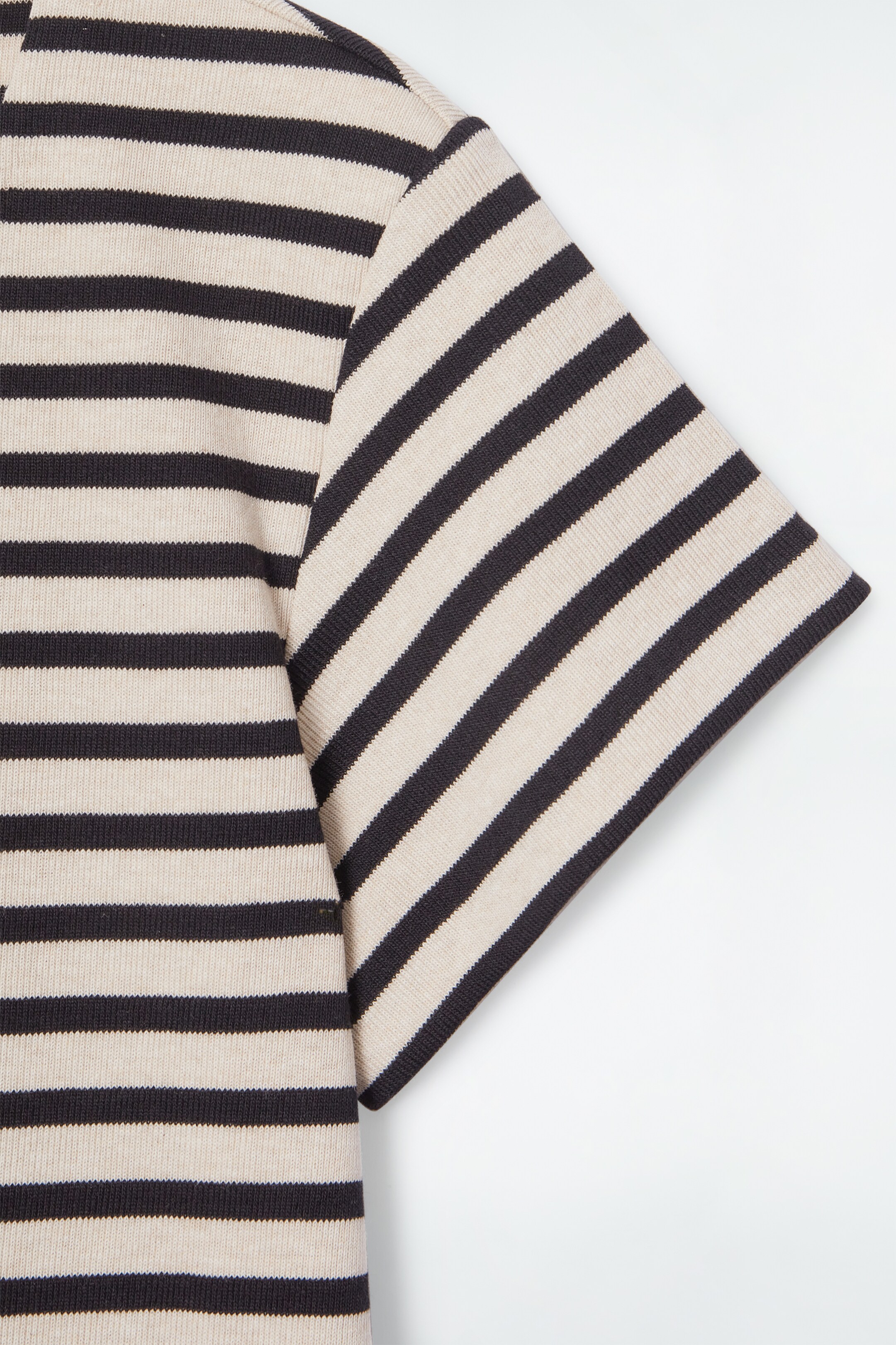 Ingrandisci l'immagine: SHRUNKEN SLIM RIBBED T-SHIRT - CREAM / STRIPED - DONNA | H&M CH 2