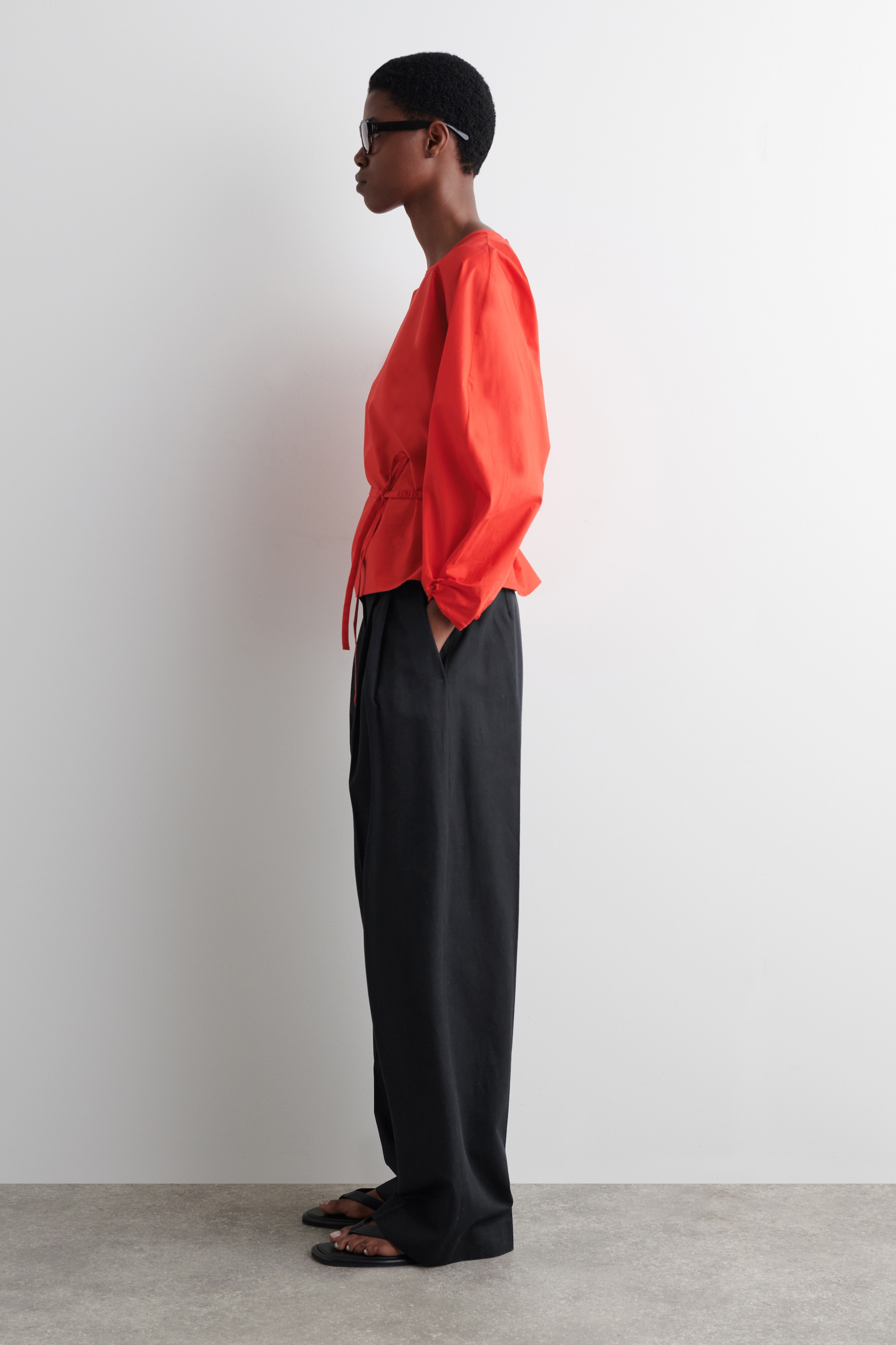 Se større billede: PEPLUMBLUSE MED SNØRE - RØD - DAME | H&M DK 5