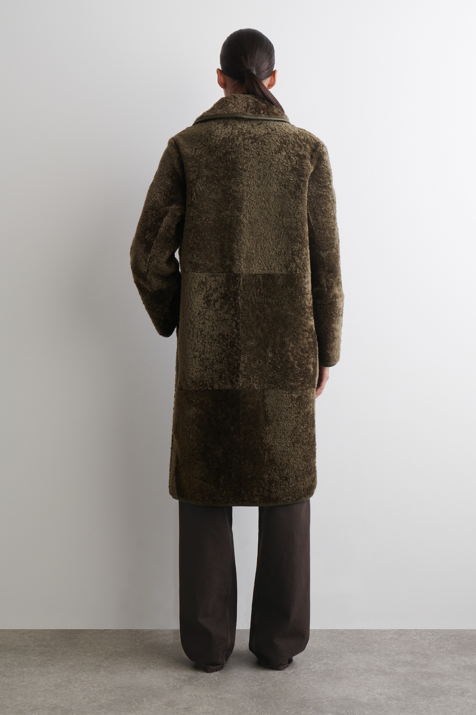 LEATHER-BONDED SHEARLING LONG COAT - KHAKI - 4