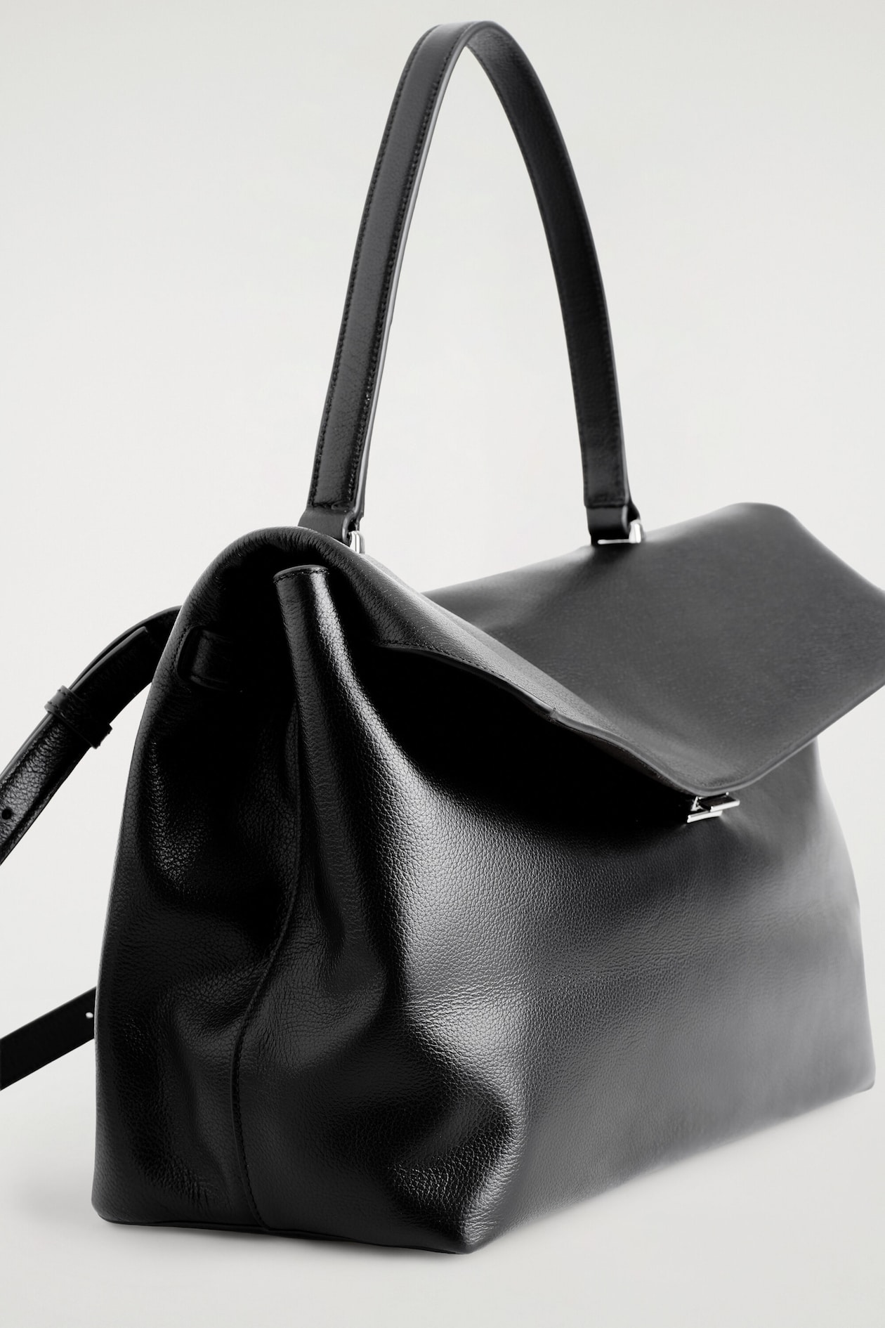 TRULLO FLAP BAG - LEATHER — BLACK
