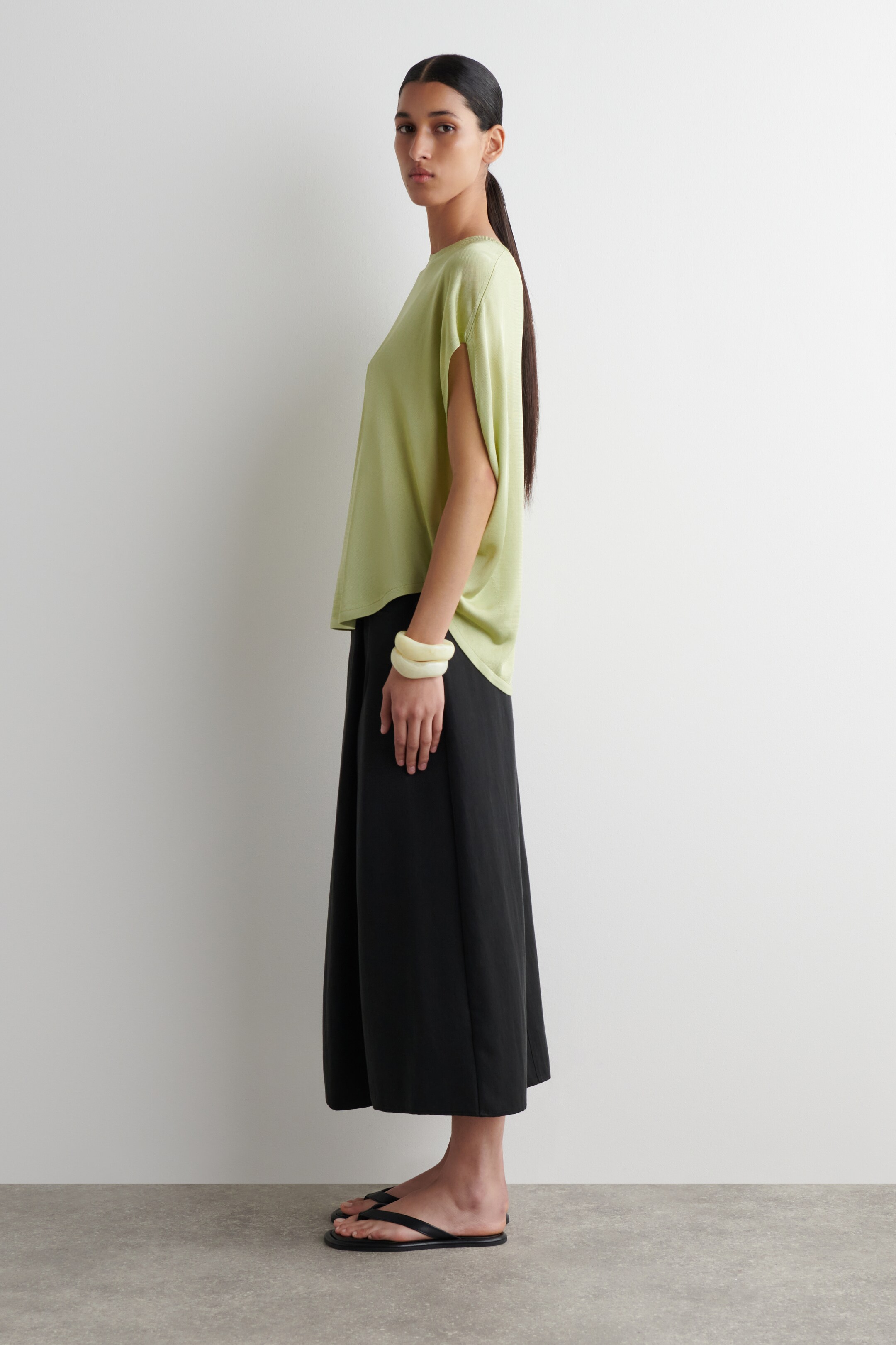 Agrandir l'image: T-SHIRT EN MAILLE OURLET CIRCULAIRE - VERT CLAIR - FEMME | H&M FR 4