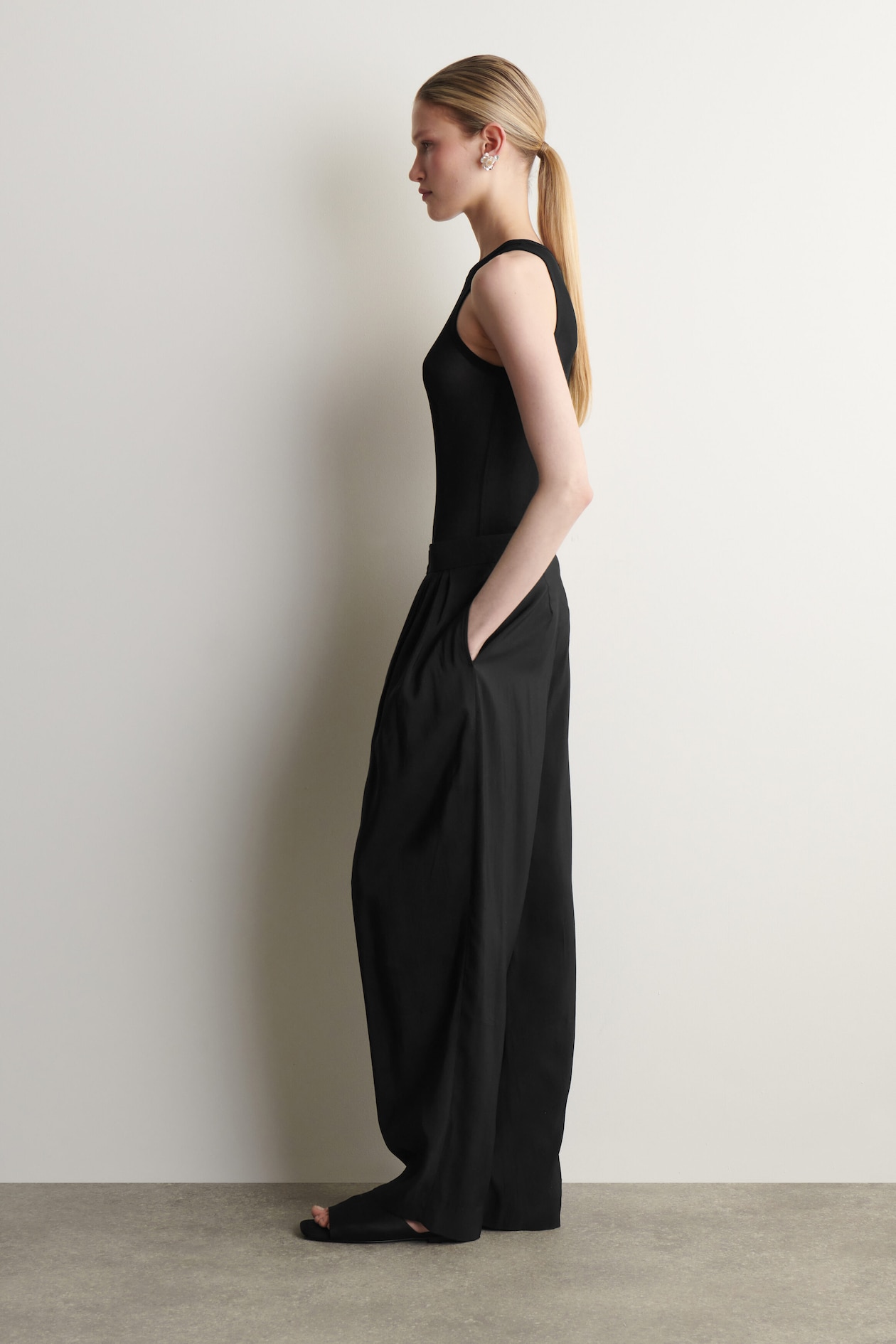 DRAPED PLEATED STRAIGHT-LEG PANTS — BLACK