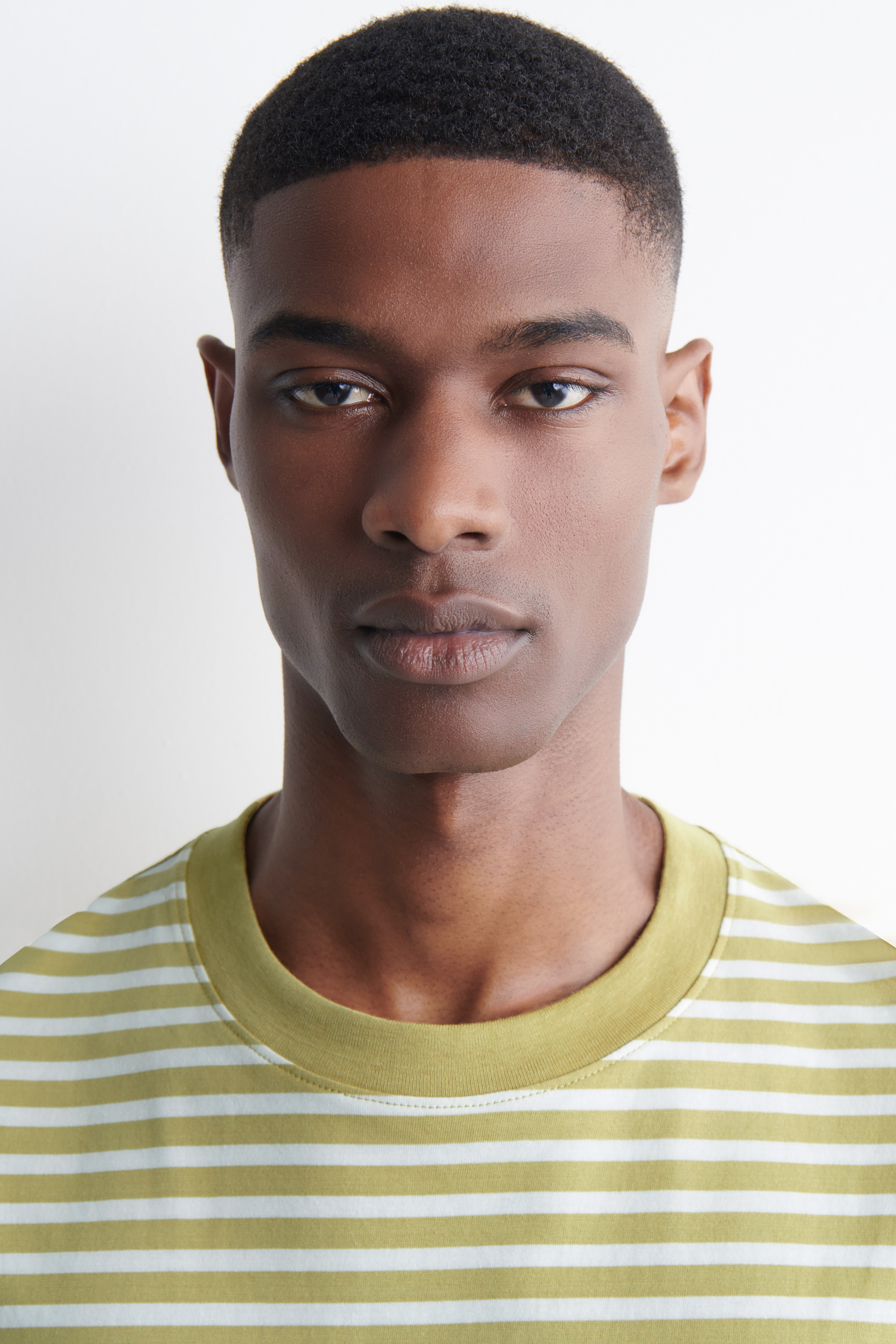 RELAXED LIGHTWEIGHT COTTON T-SHIRT