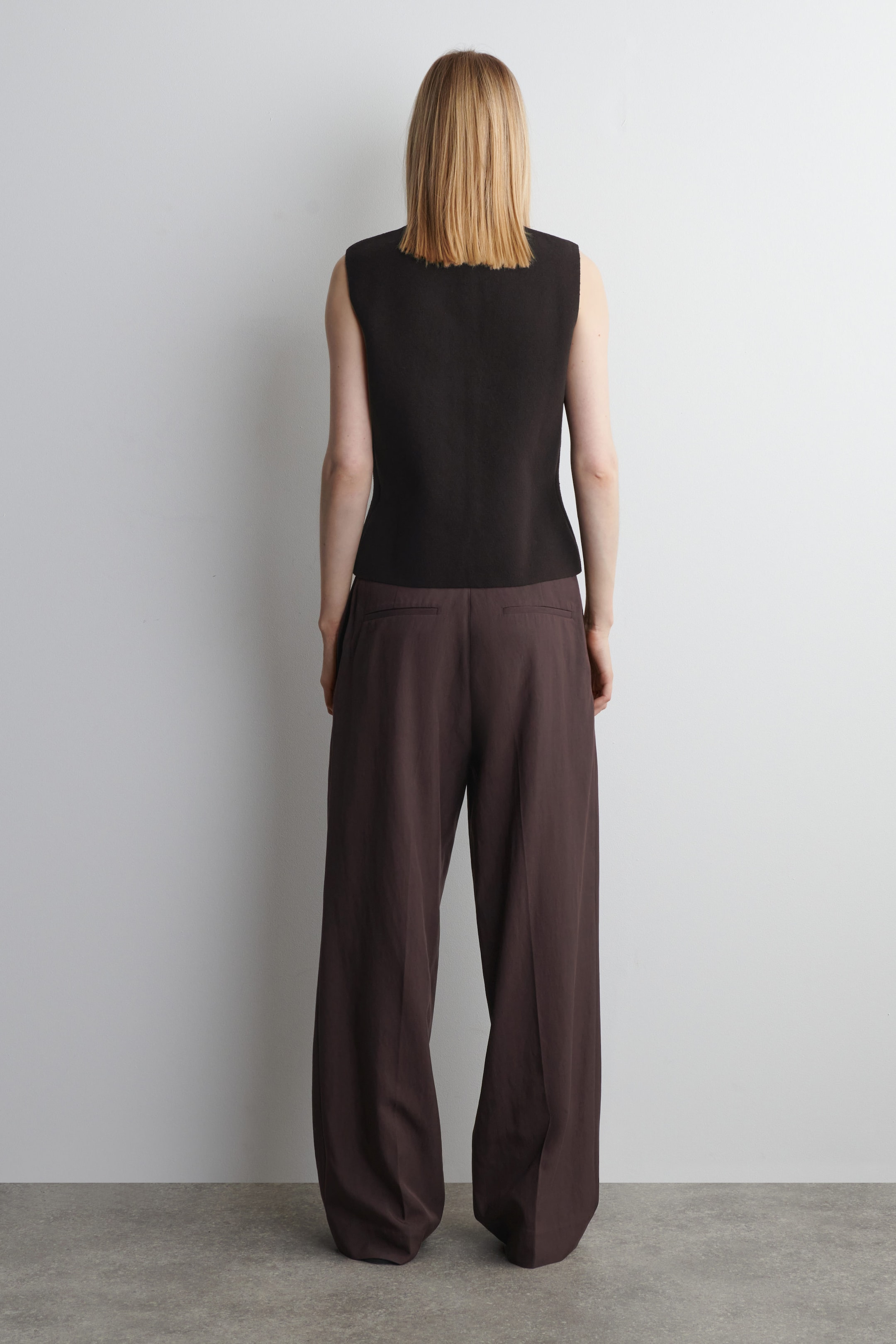 KNITTED COTTON VEST