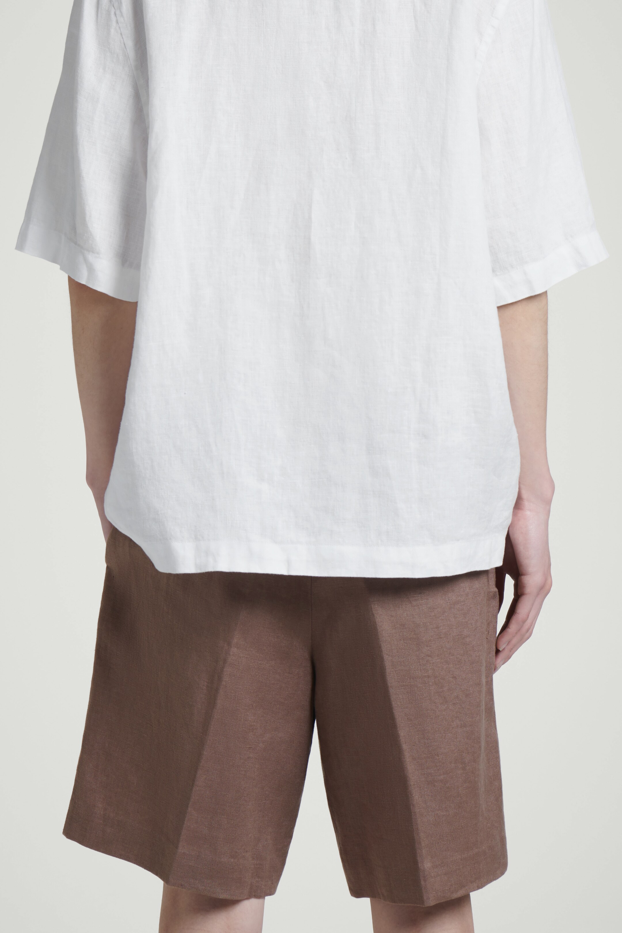 Agrandir l'image: SHORT TAILLE ÉLASTIQUÉE EN LIN - BRUN - HOMME | H&M BE 4