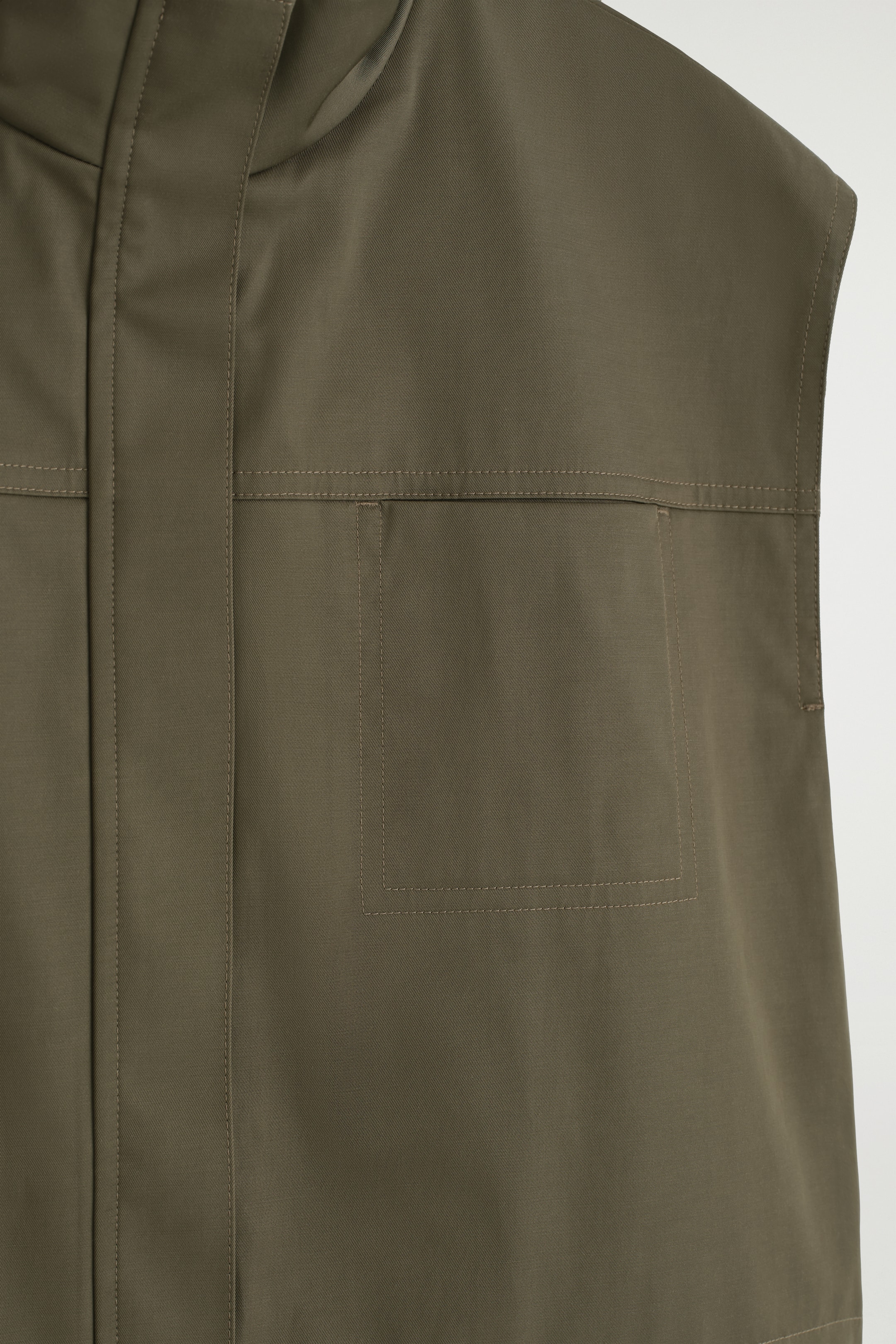 Größeres Bild anzeigen: UTILITY-WESTE MIT STEHKRAGEN - KHAKI - Ladies | H&M AT 8