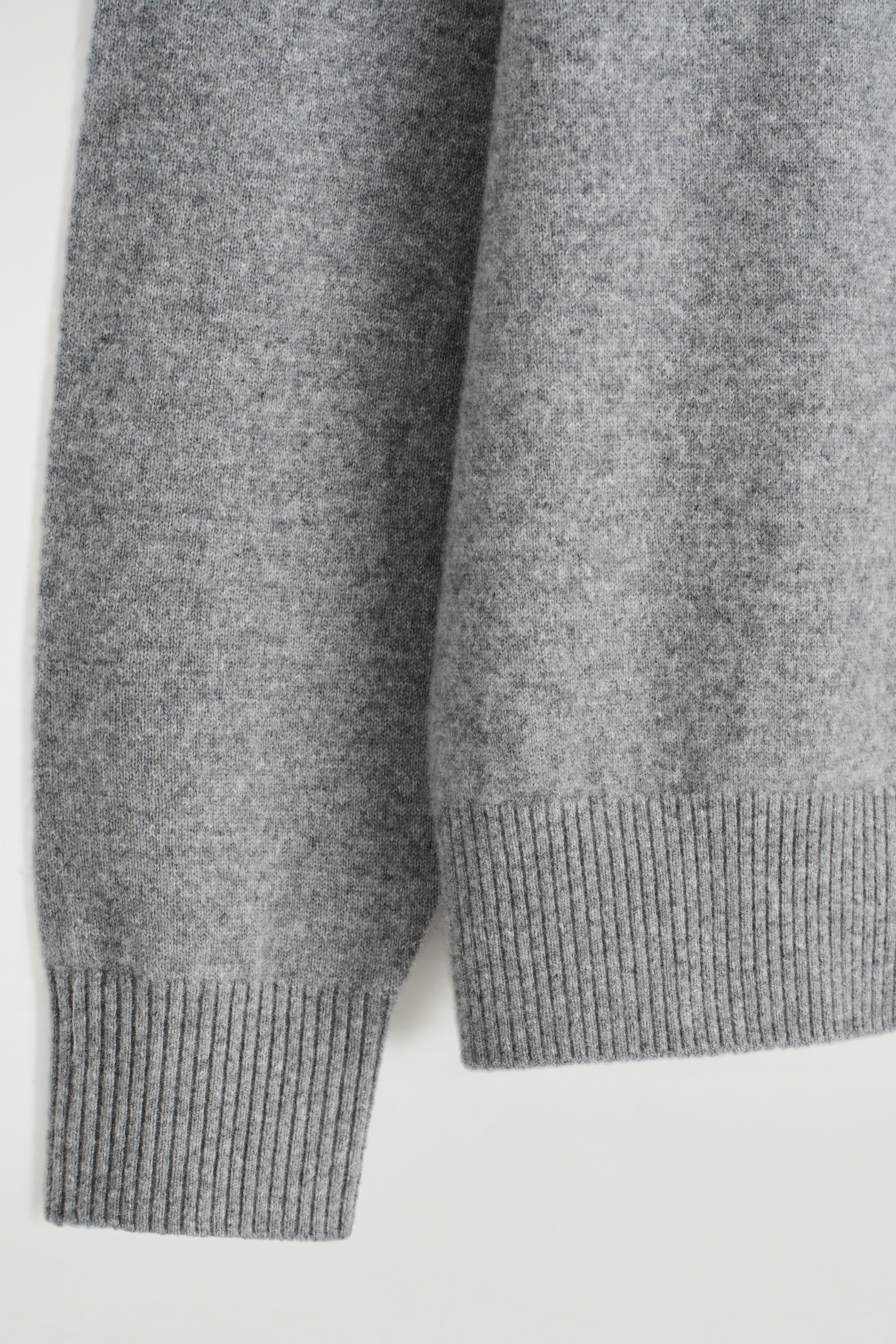 Visualizza immagine più grande: MAGLIONE GIROCOLLO IN CASHMERE SENZA CUCITURE - GRIGIO - UOMO | H&M IT 9