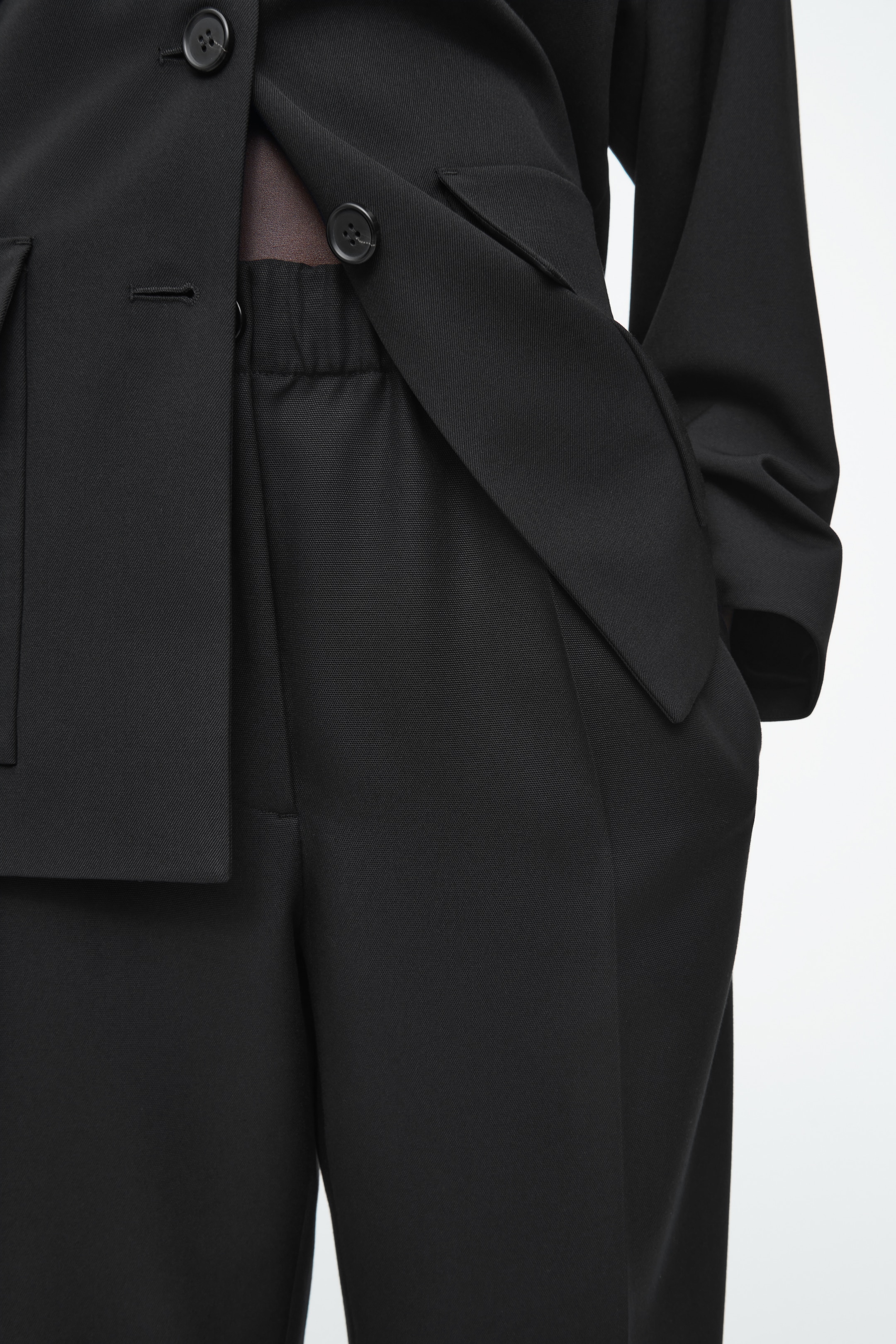 Visualizza immagine più grande: PANTALONI ELASTICIZZATI A GAMBA DRITTA - NERO - DONNA | H&M IT 2