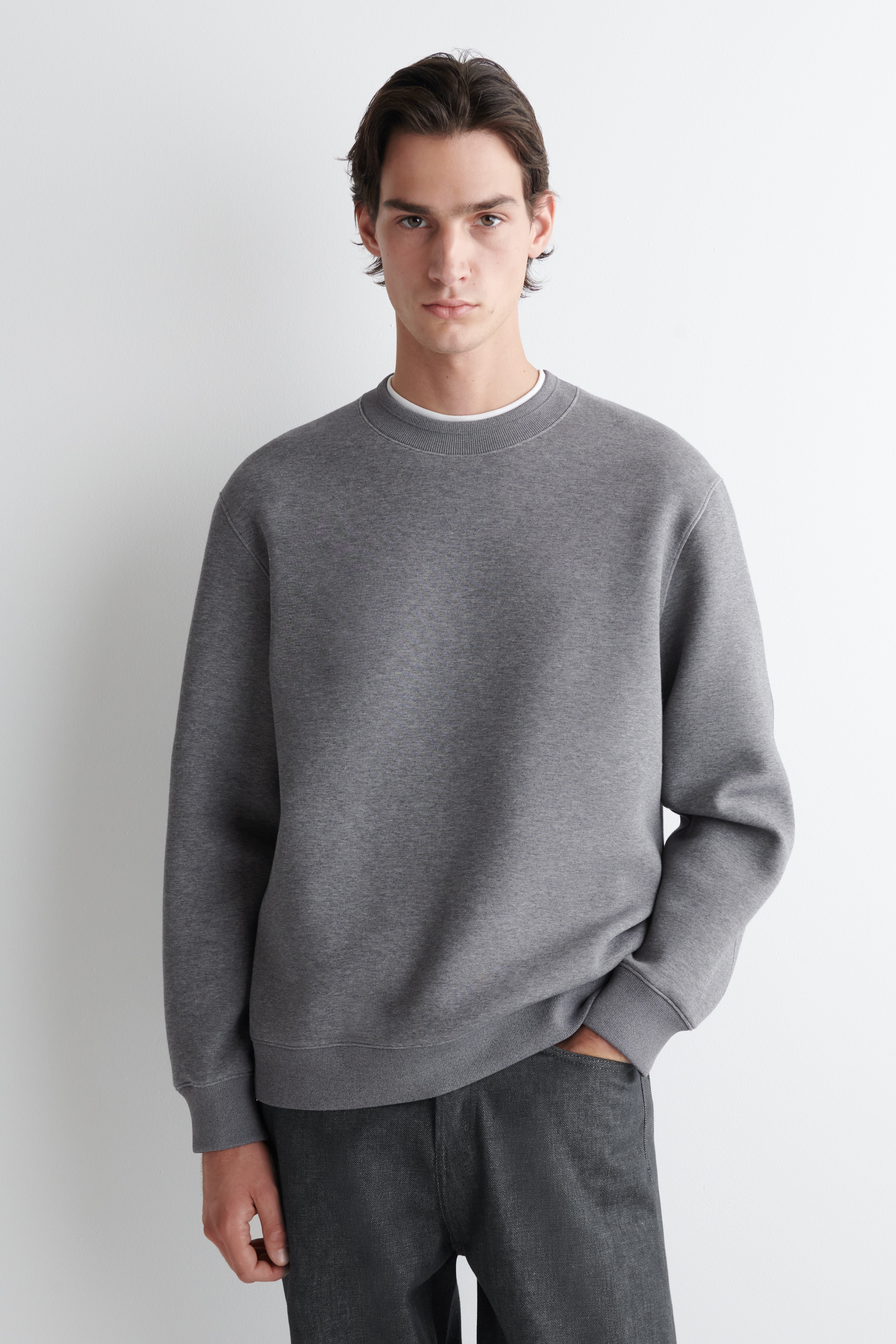 ШИРОК СУИТШЪРТ ОТ СКУБА МАТЕРИЯ - СИВ МЕЛАНЖ/ЧЕРНО