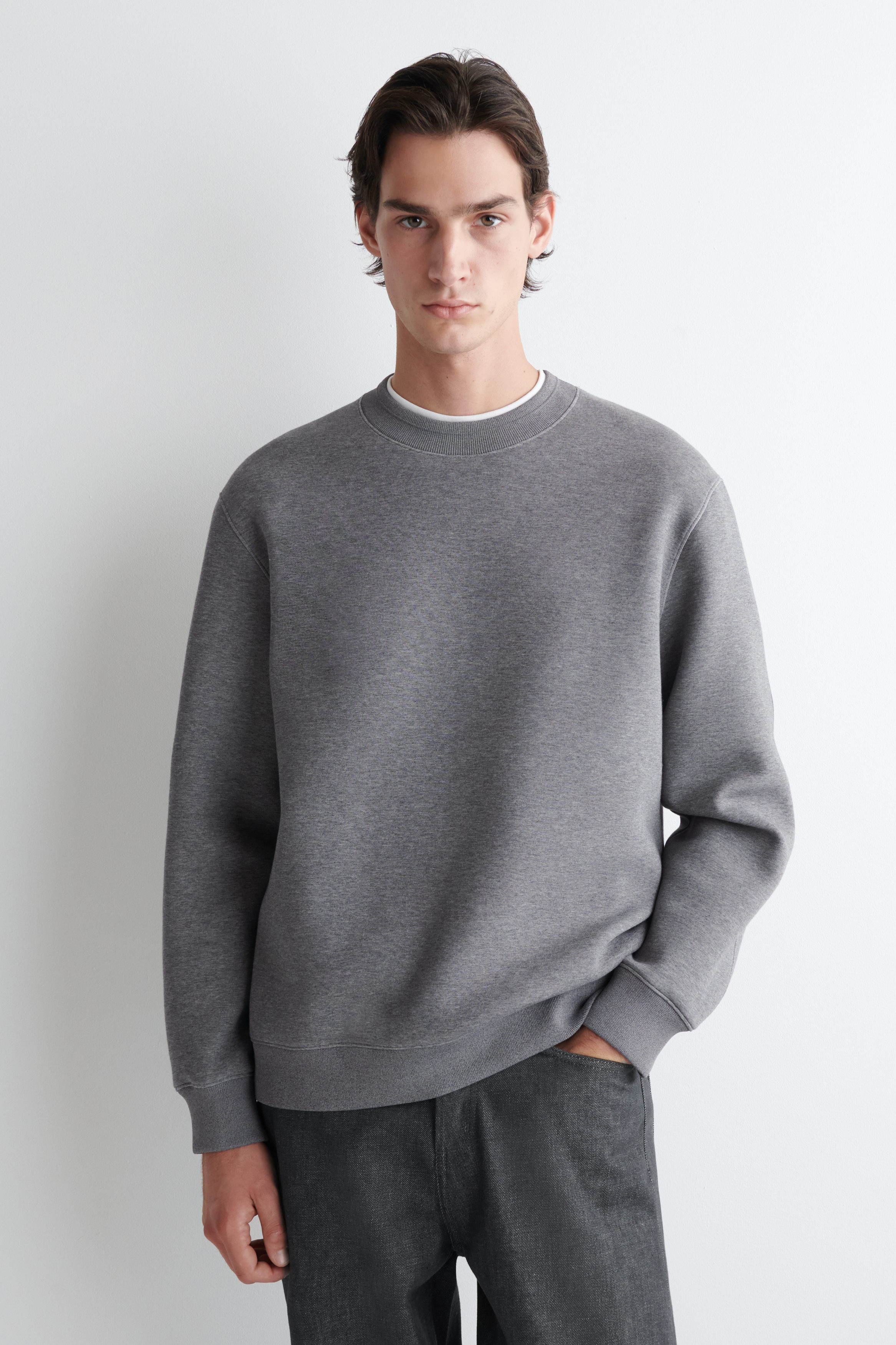 サメスビー　グレー SCUBA SWEATSHIRT - GRAY MÉLANGE | COS