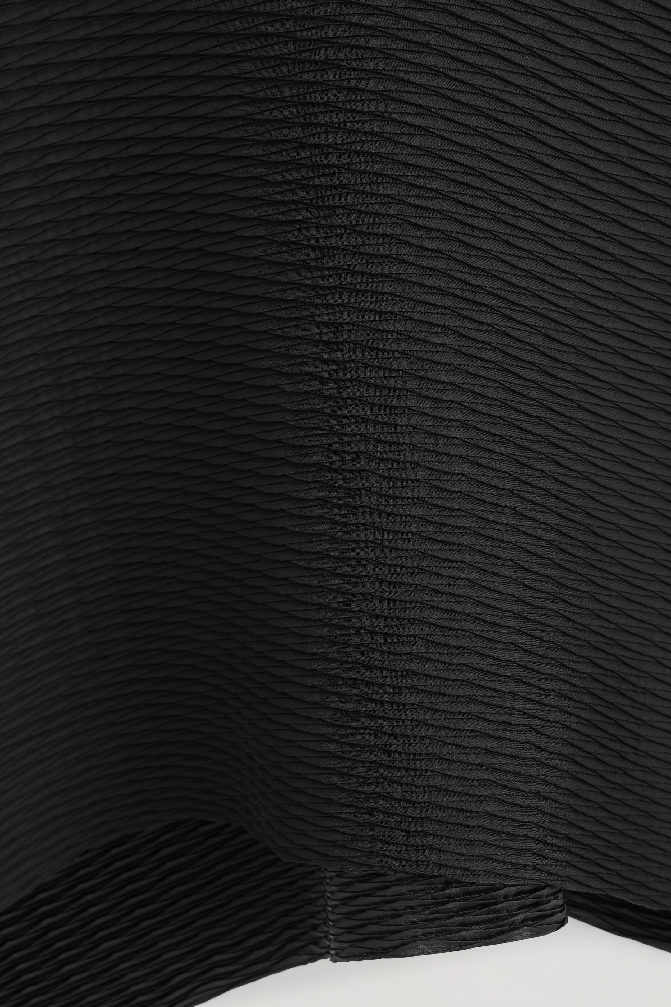 VOLUMINOUS PLEATED MIDI DRESS