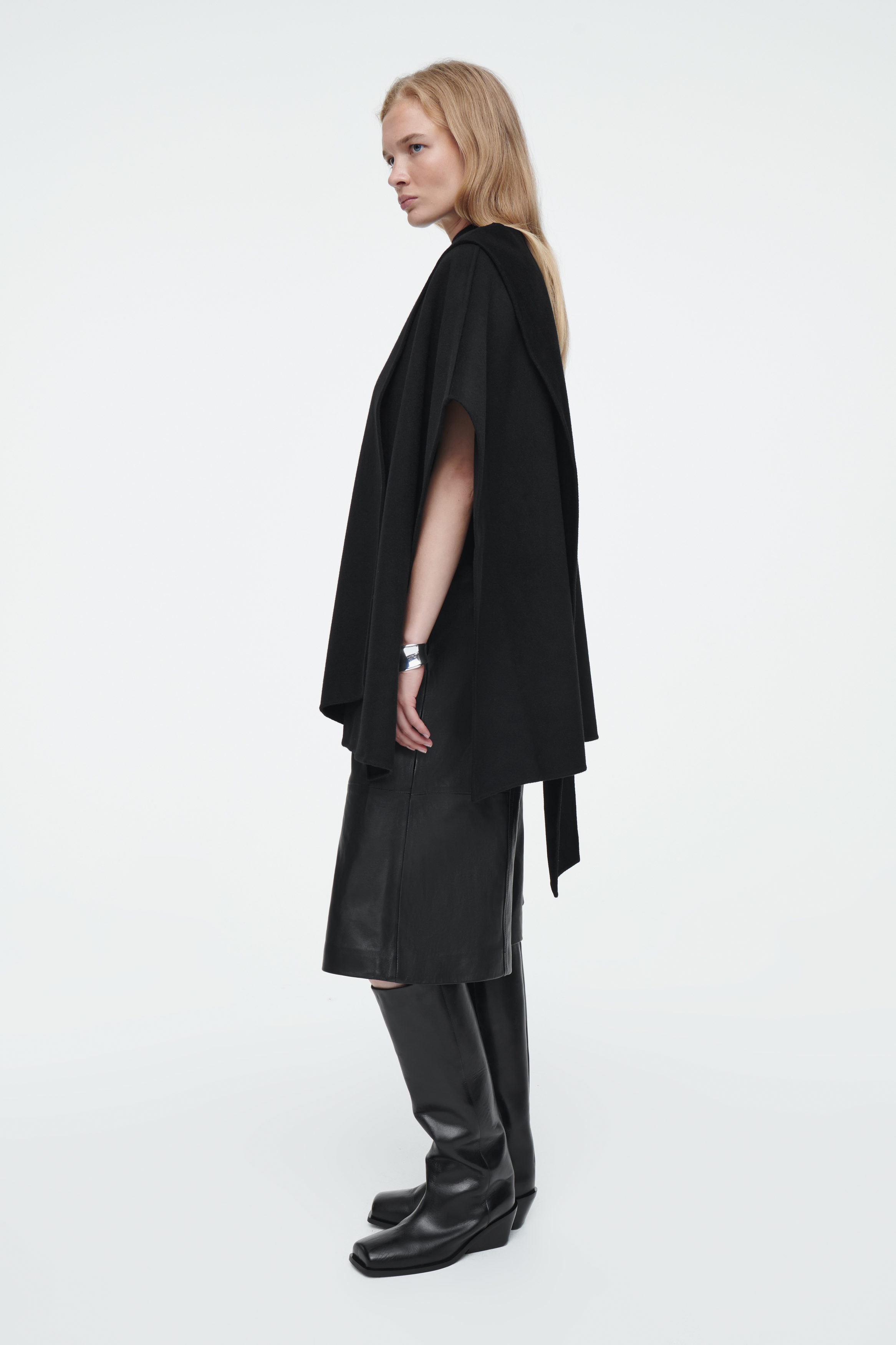 WOOL-BLEND CAPE - BLACK | COS
