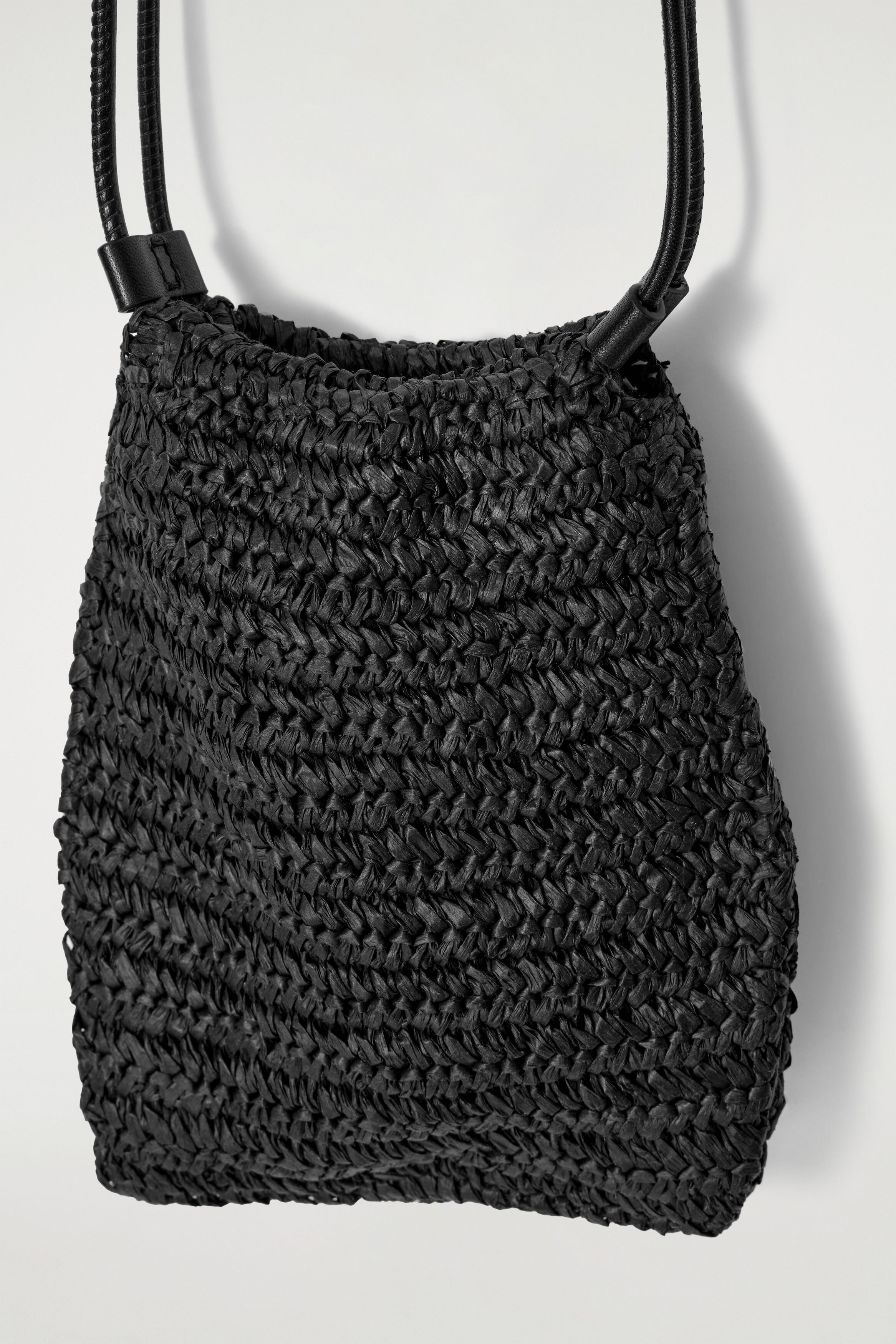 DRAWSTRING PHONE POUCH - STRAW - BLACK | COS