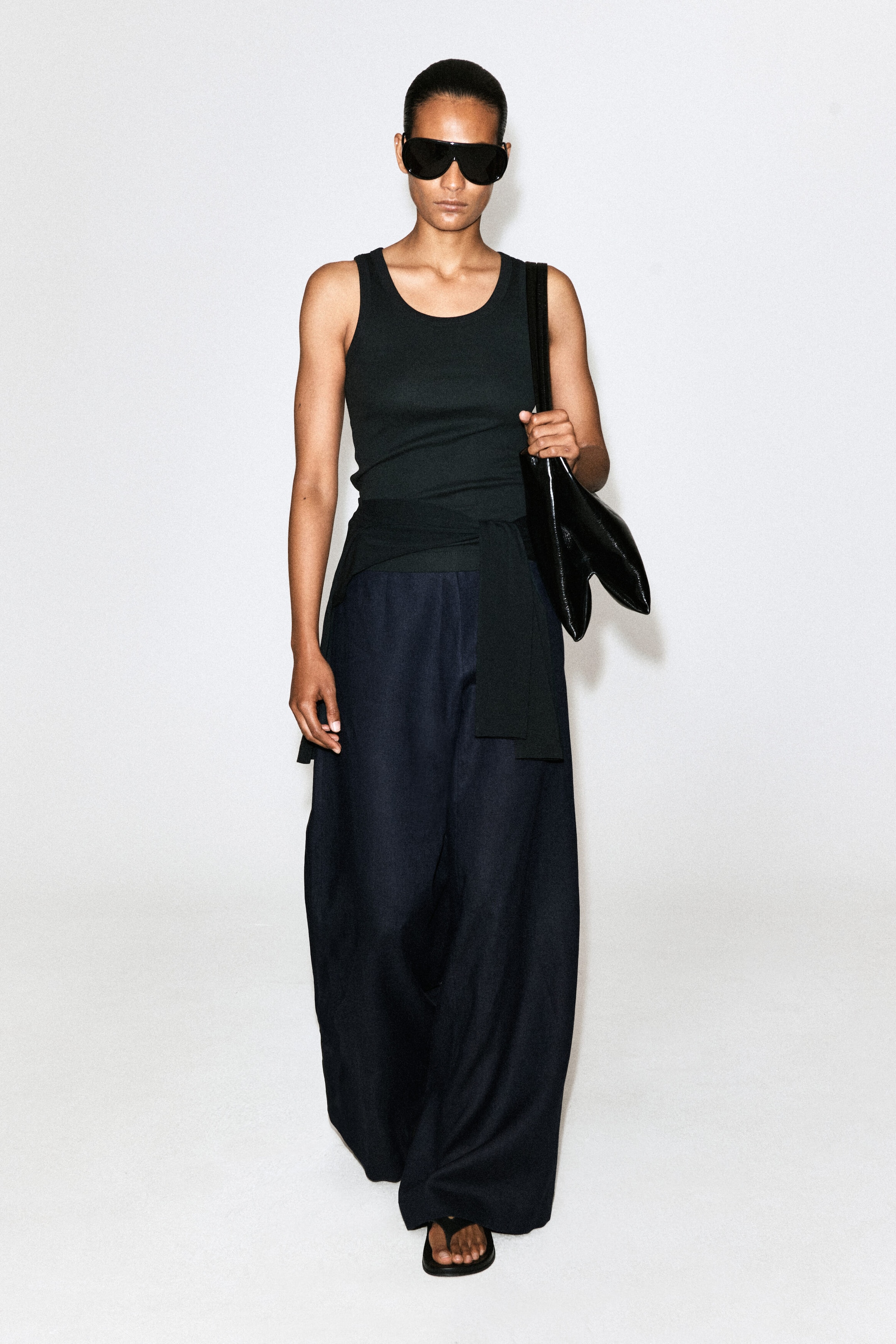 LEINENHOSE MIT WEITEM BEIN