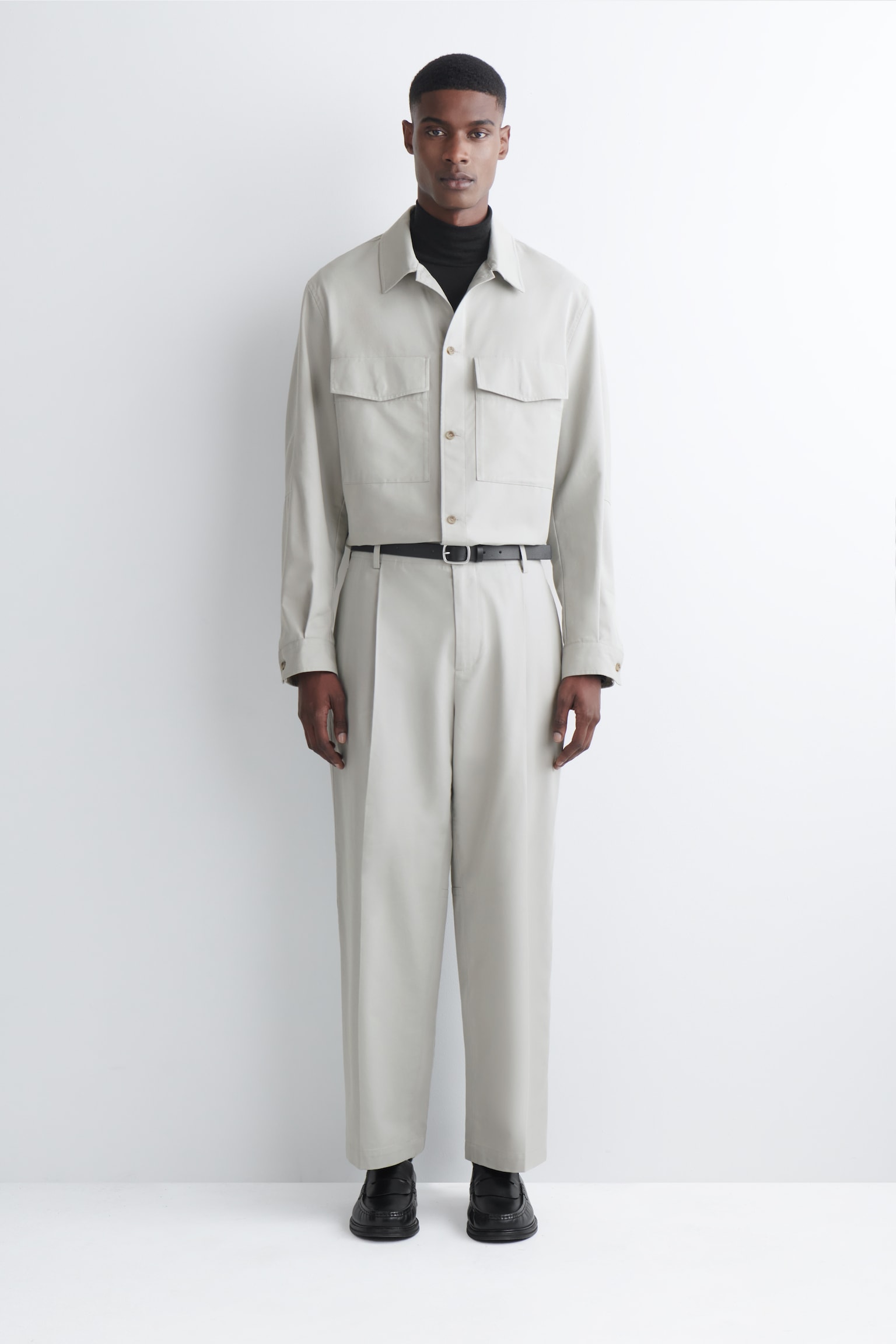 ZKRÁCENÉ BAVLNĚNÉ KALHOTY S ROVNÝMI NOHAVICEMI - SVĚTLE ŠEDÁ/HNĚDÁ - 4