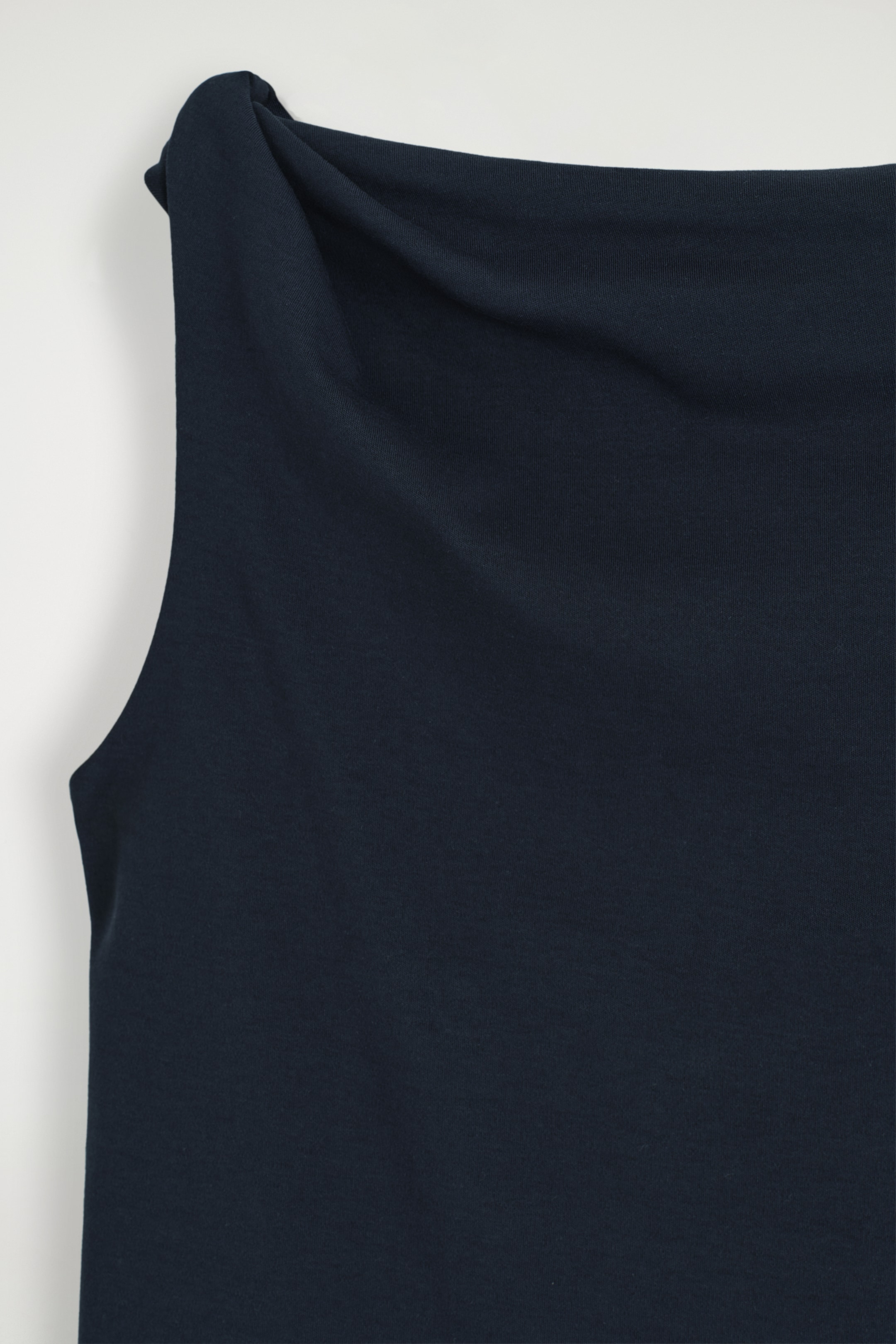 Grösseres Bild ansehen: OBERTEIL AUS BAUMWOLLE MIT TWIST-DETAIL - NAVYBLAU - DAMEN | H&M CH 7