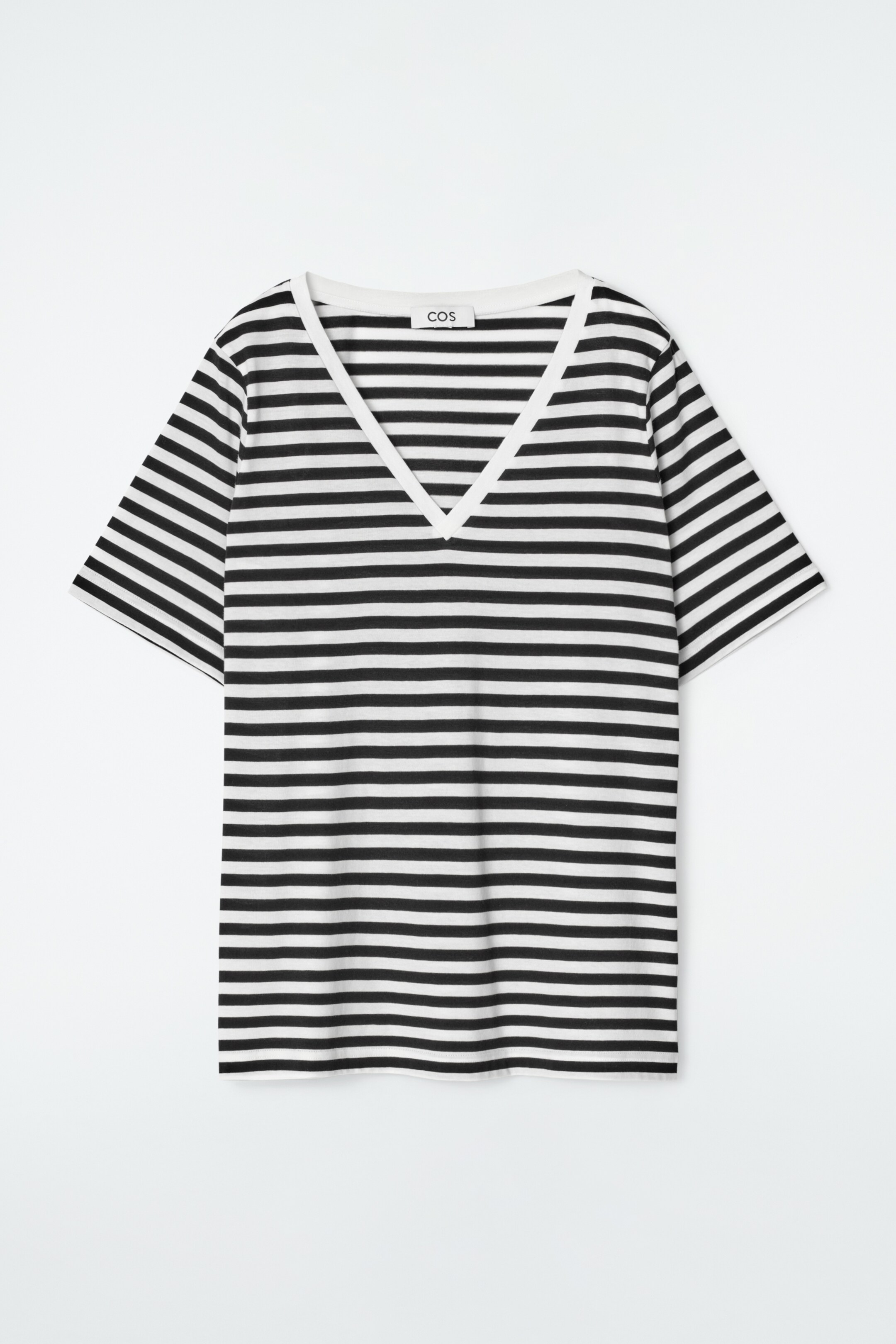 Ver imagen más grande: CAMISETA CUELLO DE PICO 24/7 REGULAR FIT - NEGRO/BLANCO/A RAYAS - MUJER | H&M ES 6
