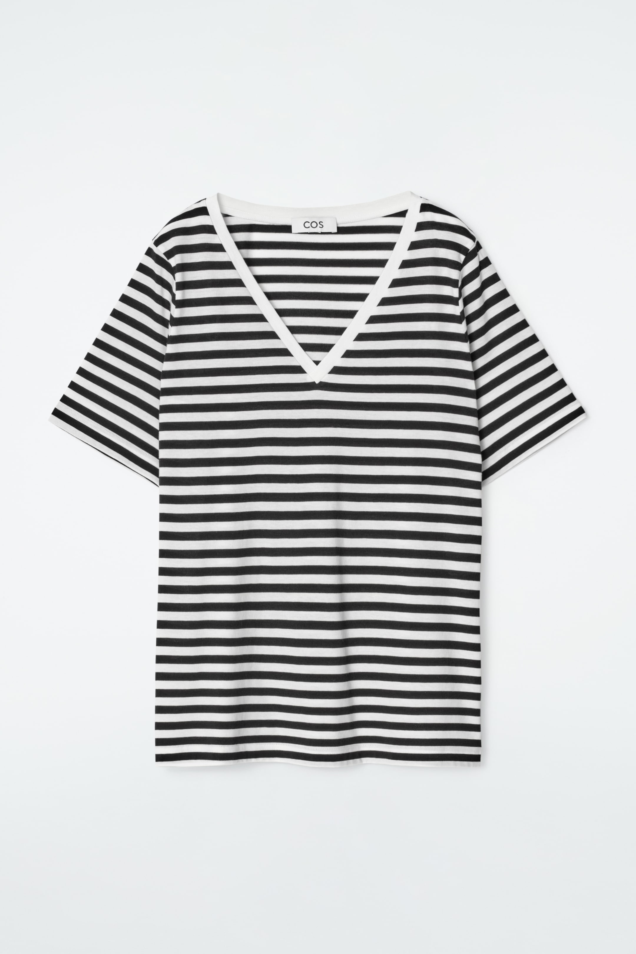 Zobacz większy obraz: T-SHIRT 24/7 Z DEKOLTEM W SEREK – REGULAR FIT - CZARNY / BIAŁY / W PASKI - ONA | H&M PL 6