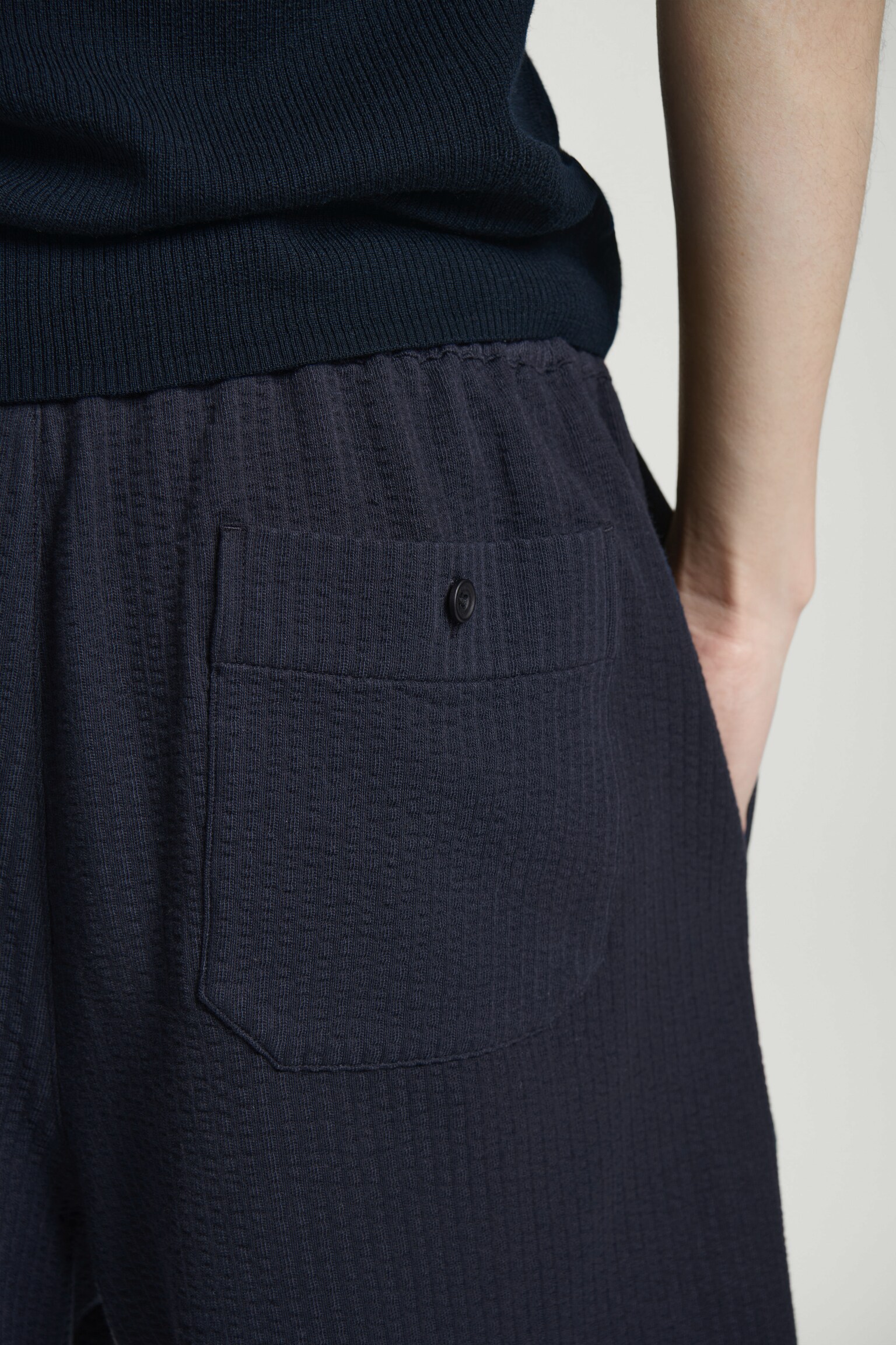 BERMUDAS SEERSUCKER CON AJUSTE DE CORDÓN - AZUL MARINO - 6
