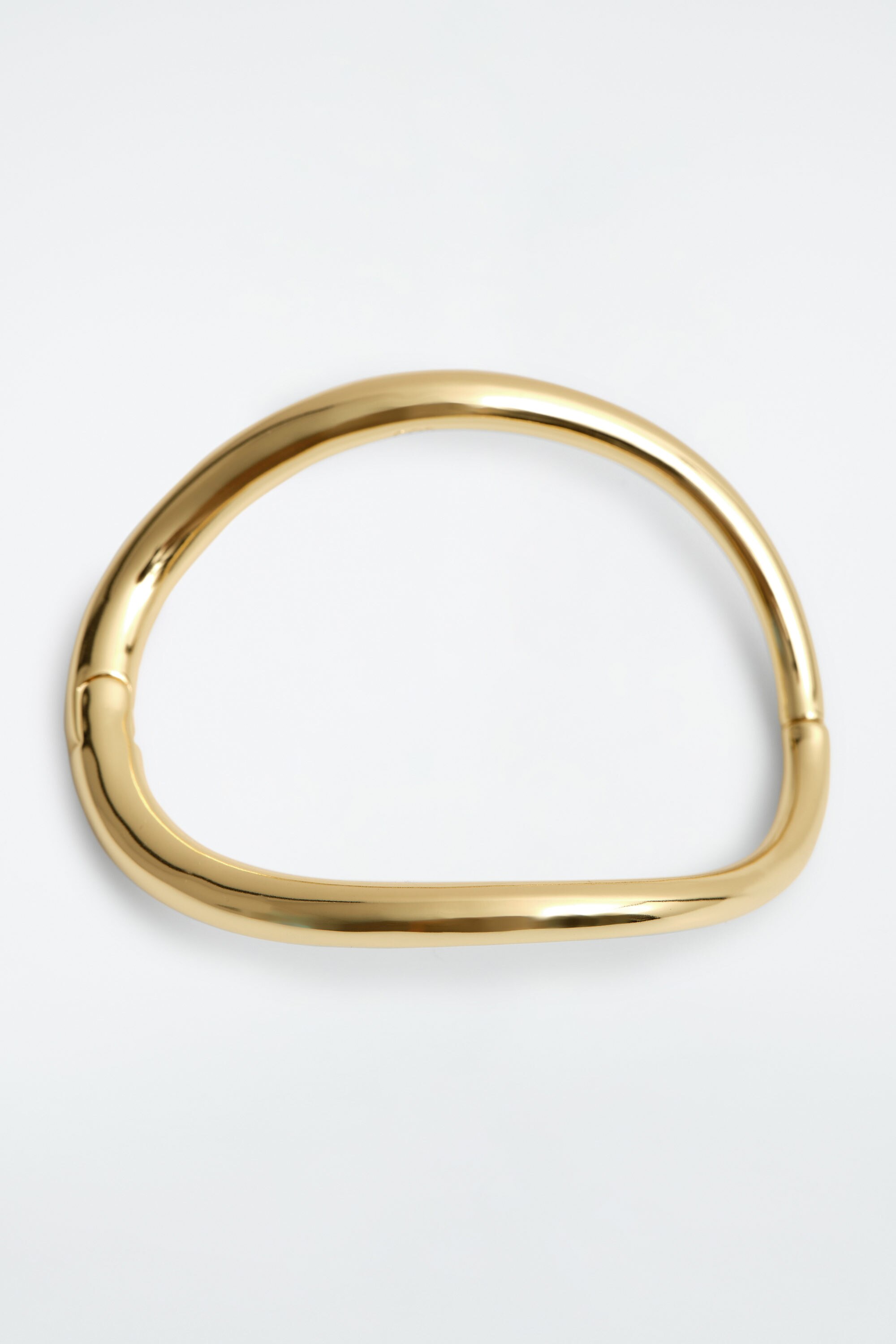 CURVED HINGED BANGLE - GOLD | COS