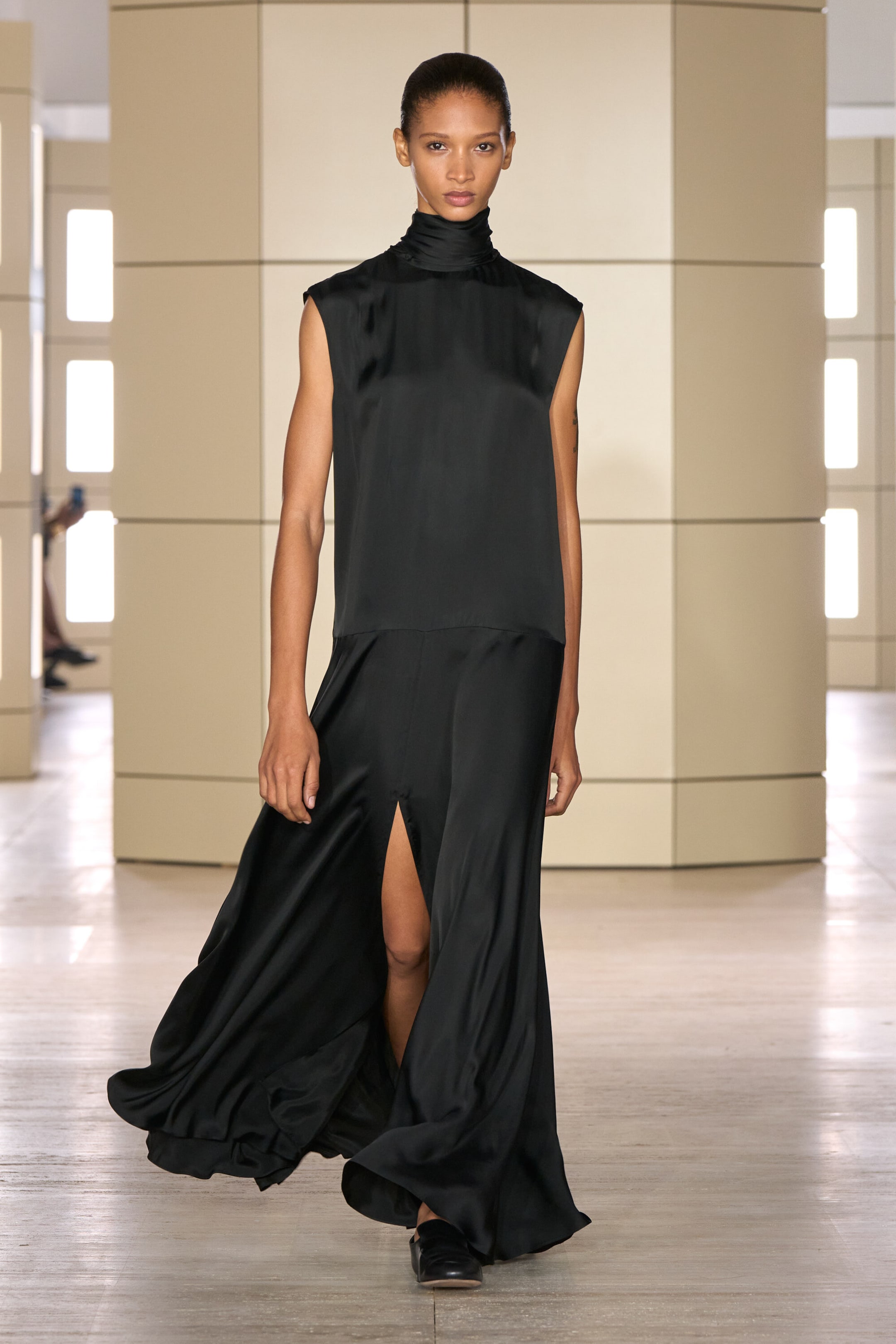 black maxi dress with neck scarf SCARF-DETAIL SATIN - CARBON Shoe size:4.5 H&M OFF-SHOULDER DRESS | La Vie en Chic Black chiffon Starling is designed for
