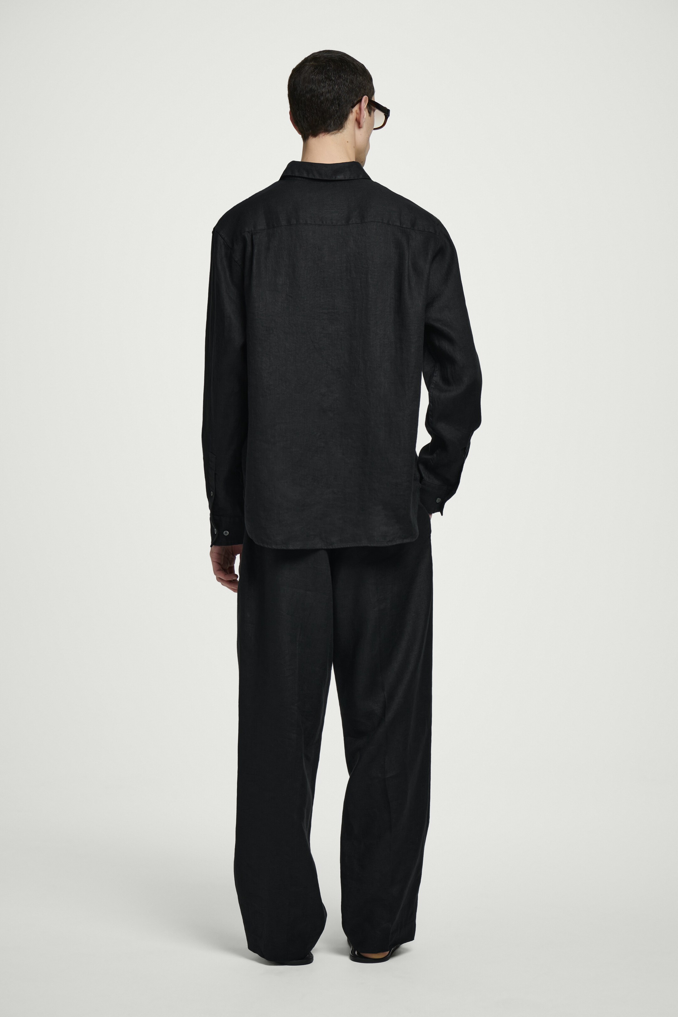 Zobrazit větší obrázek: VOLNÁ LÁNOVÁ KOŠILE - ČERNÁ - MUŽI | H&M CZ 4