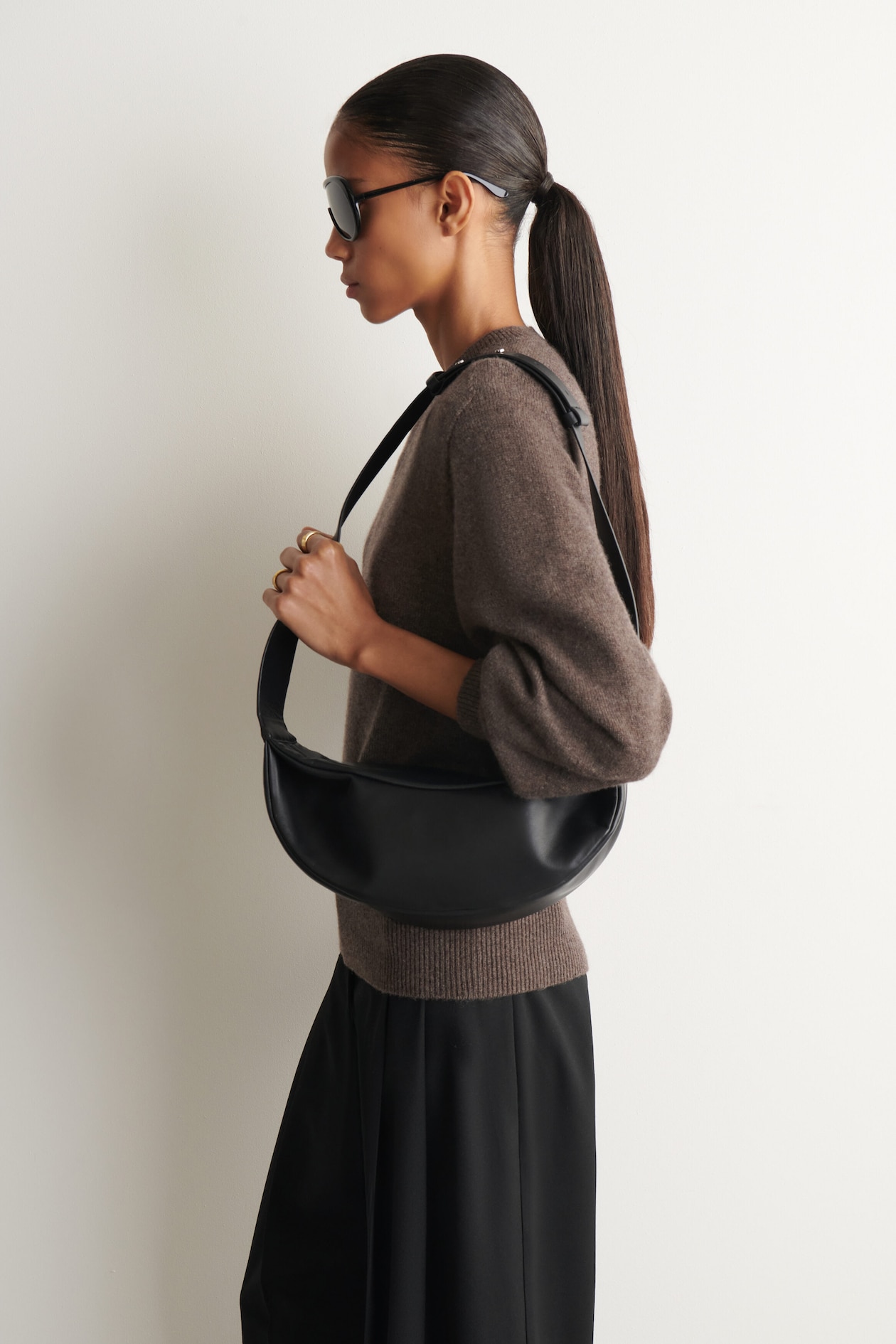 SWING CROSSBODY BAG - LEATHER — Black
