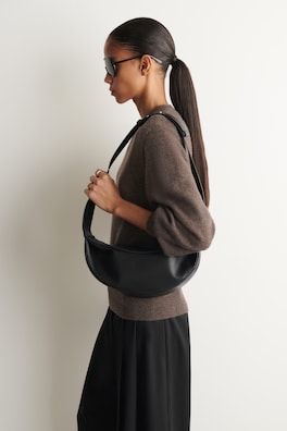 SWING CROSSBODY BAG - LEATHER — Black 2