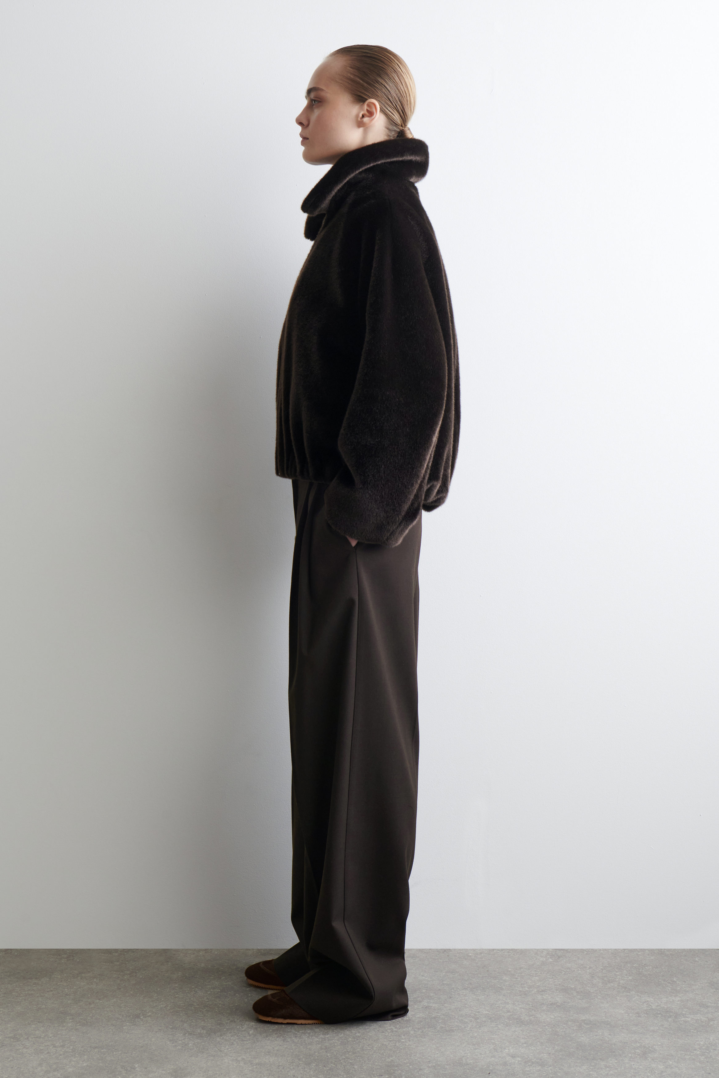 タグ付き:ケープ コス(COS) ダークブラウン FREE SIZE FUR-EFFECT JACKET - BROWN | COS US